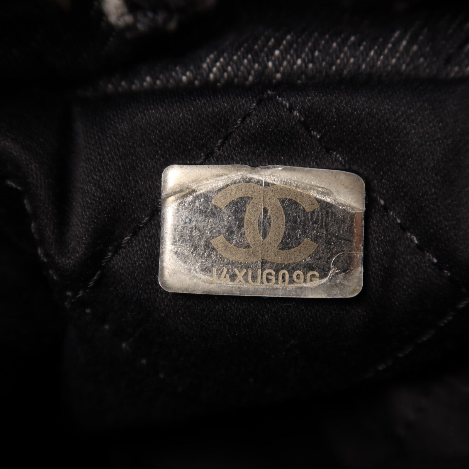 CHANEL 牛仔布Chanel 22 Mini銀扣鏈帶肩背袋