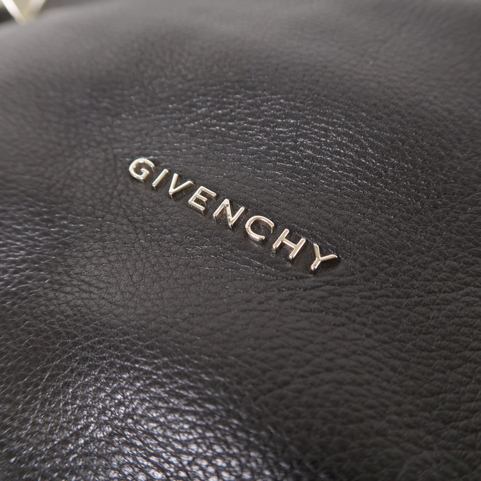 GIVENCHY 皮革Pandora銀扣手挽袋黑色