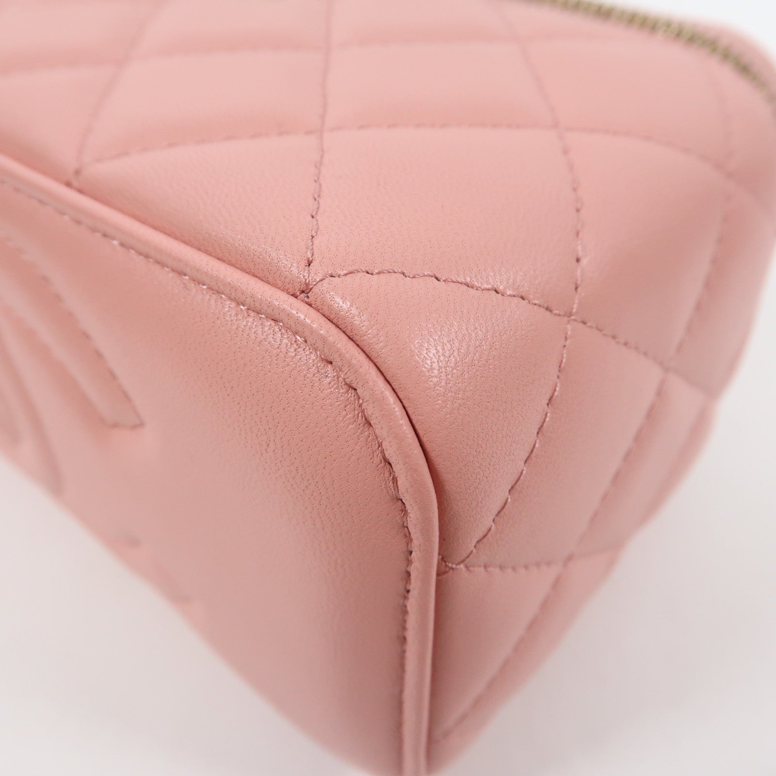 CHANEL 菱格羊皮皮革Vanity Case金扣鏈帶肩背袋粉紅色