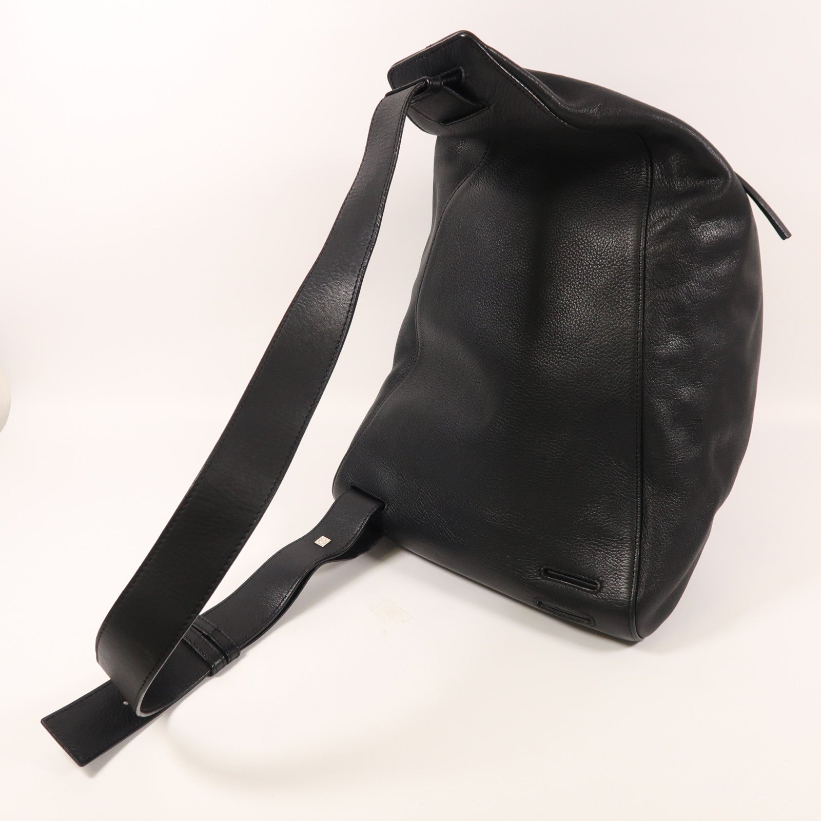 LOEWE 牛皮皮革Anton銀扣背包