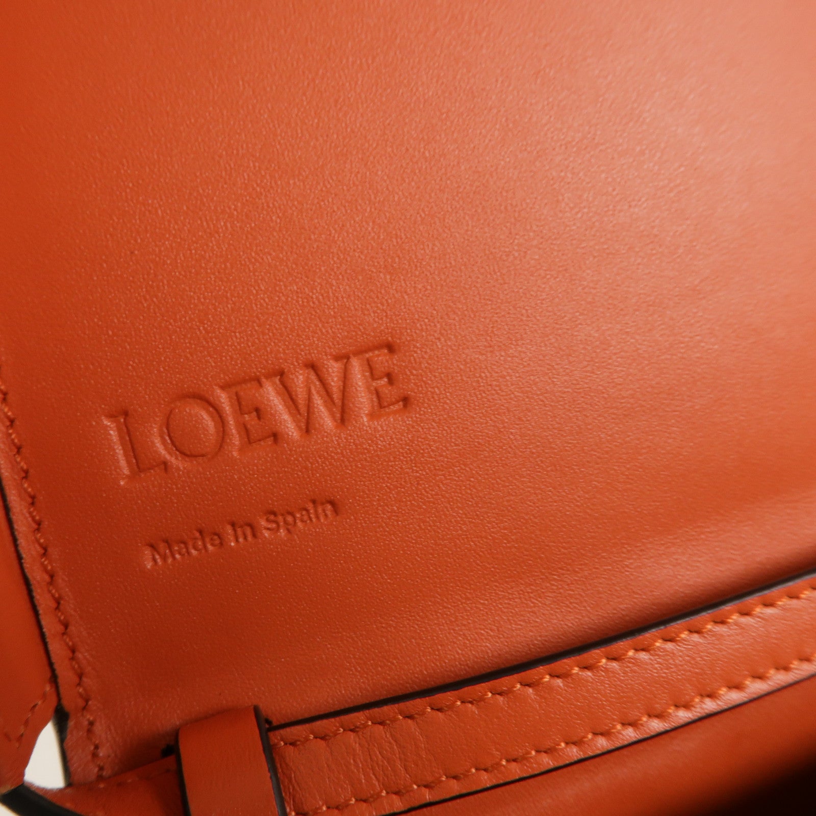 LOEWE 牛皮皮革Heel Pouch肩背袋