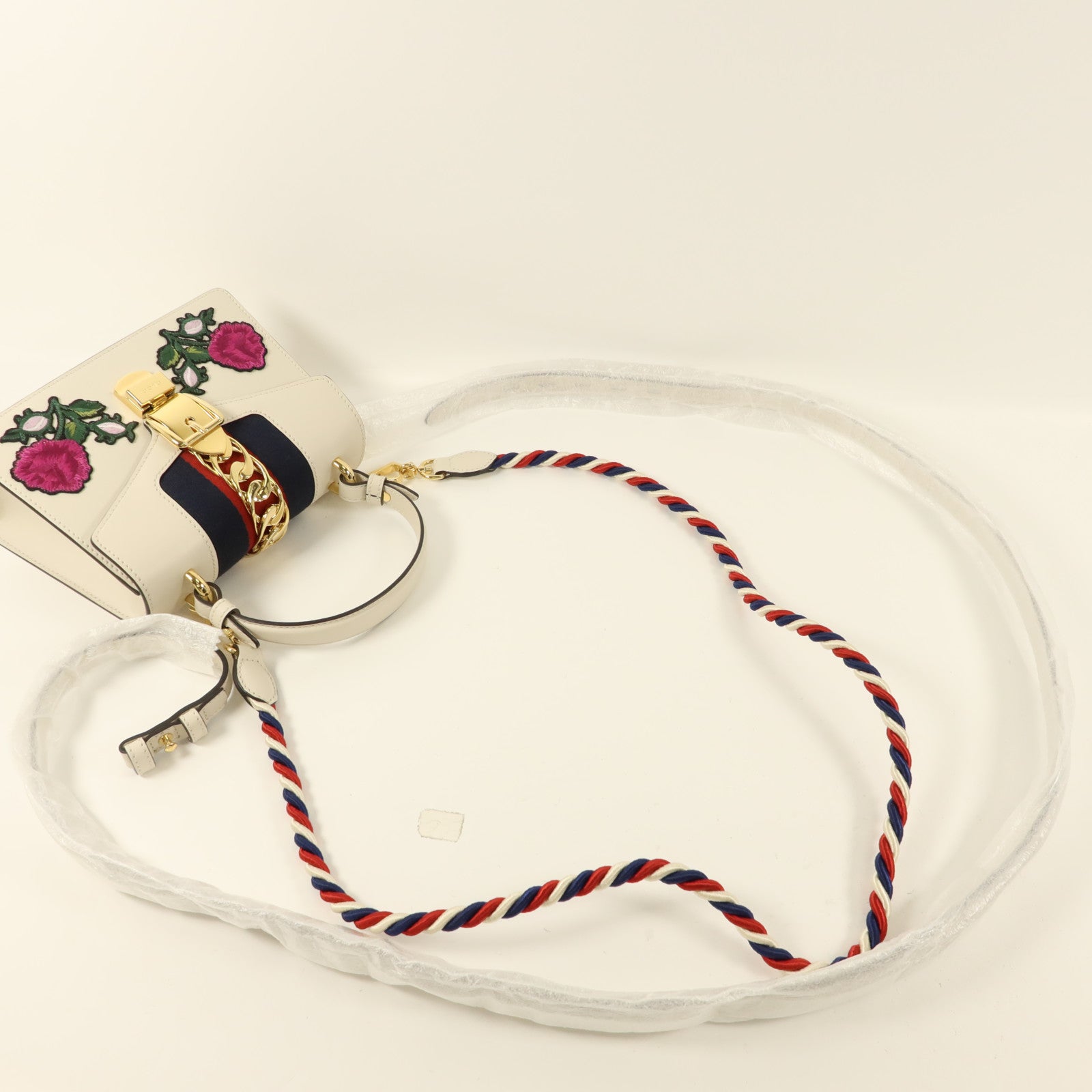 GUCCI 牛皮皮革Sylvie金扣手挽肩背兩用袋