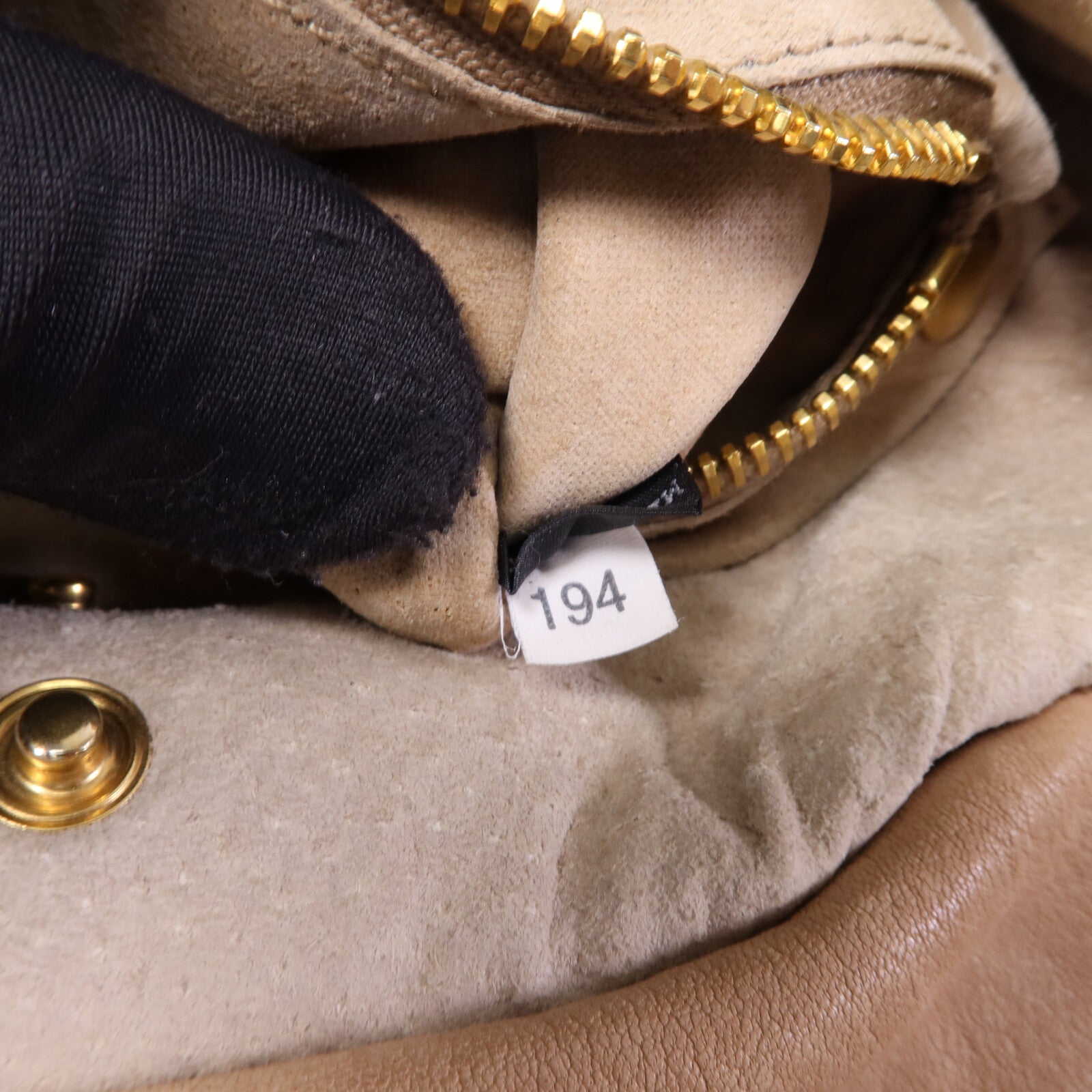 Miu Miu 牛皮皮革Shoulder Bag金扣肩背袋