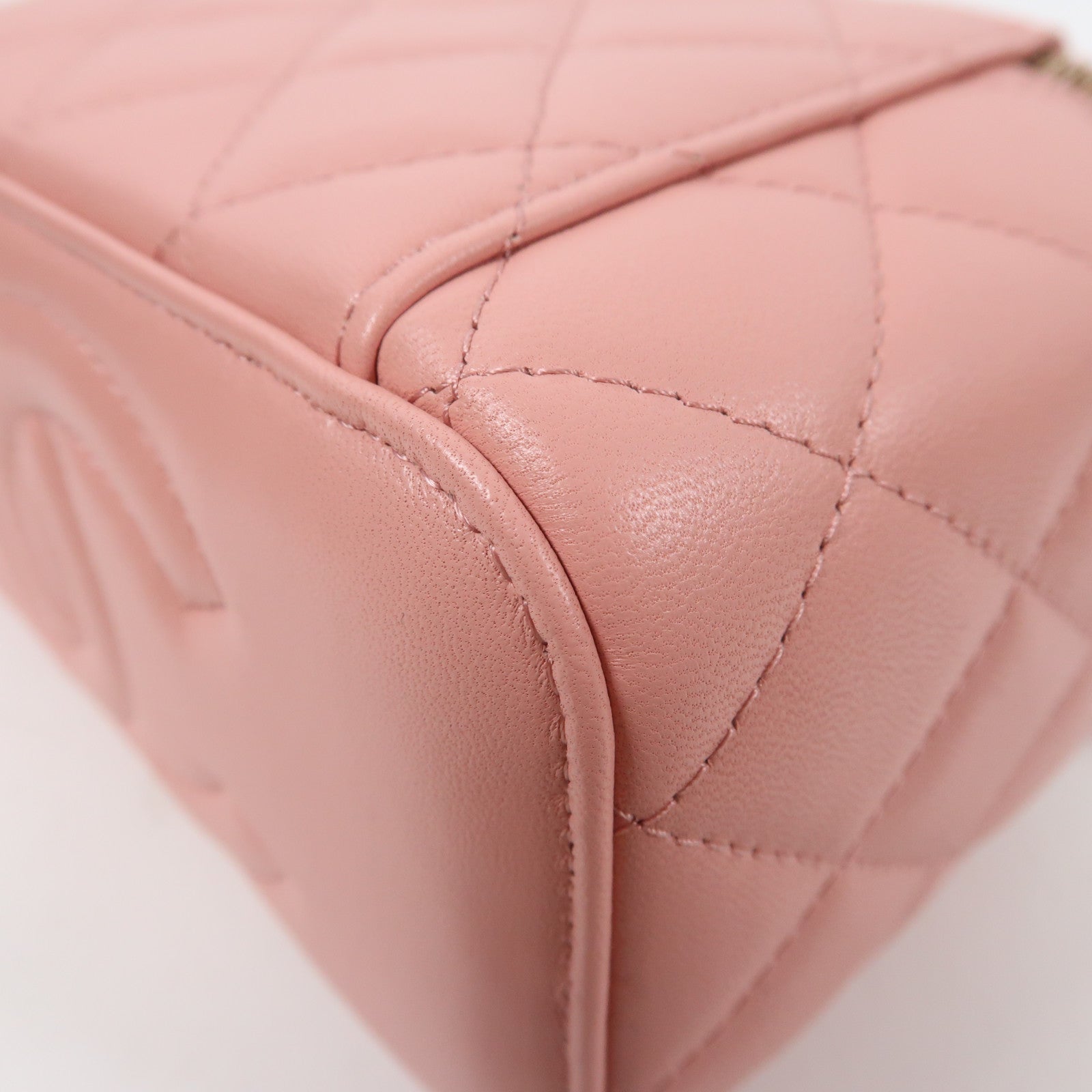 CHANEL 菱格羊皮皮革Vanity Case金扣鏈帶肩背袋粉紅色