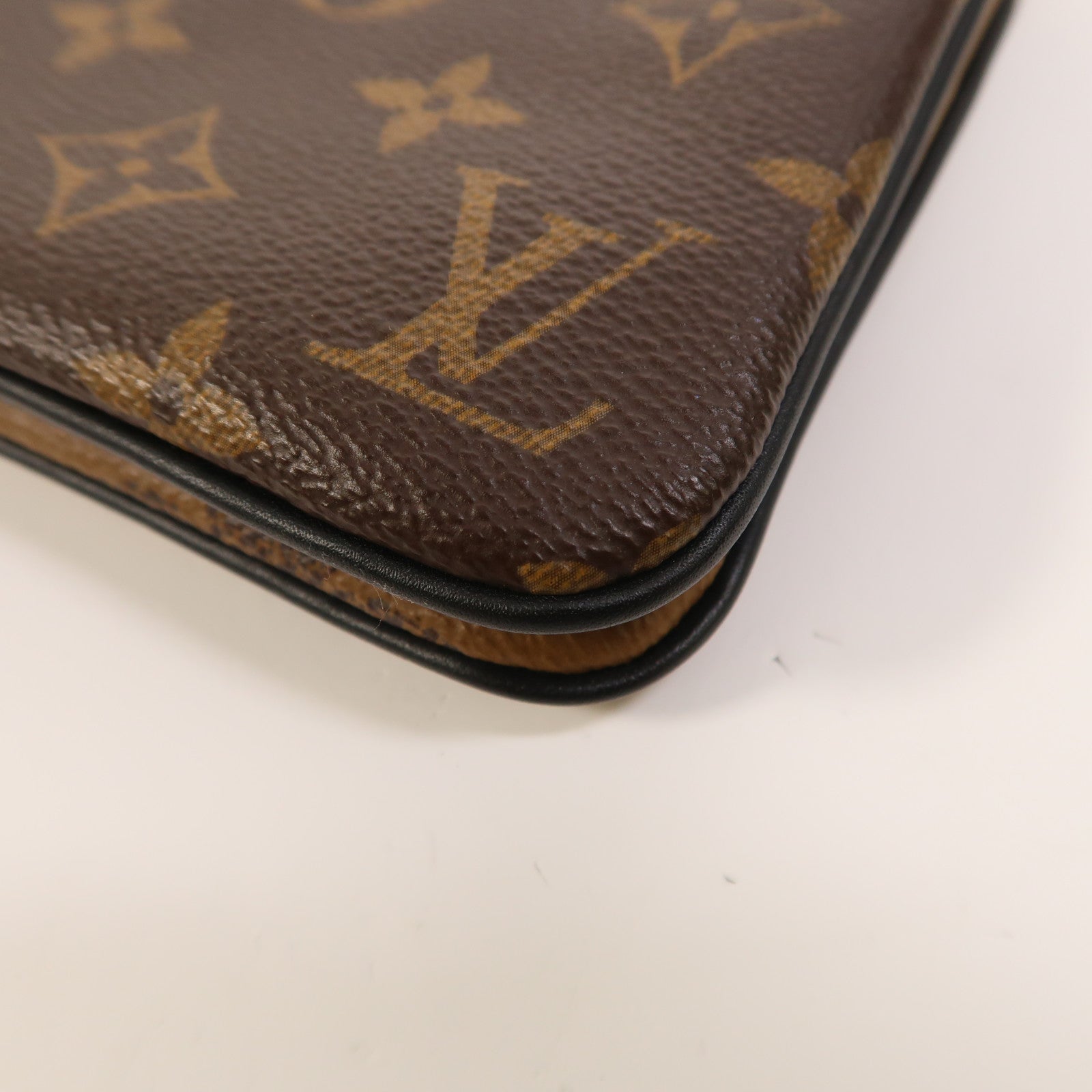 LOUIS VUITTON Monogram Giant Reverse Double Zip Pochette金扣肩背袋