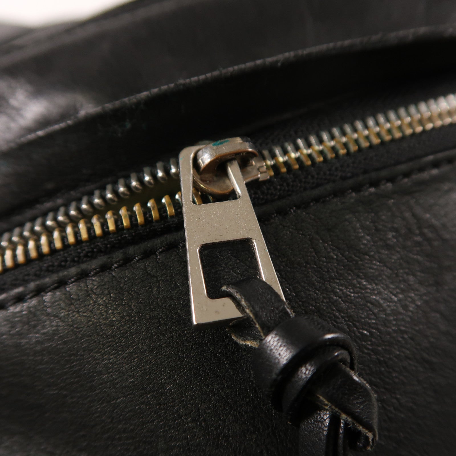 LOEWE 牛皮皮革Anton銀扣背包