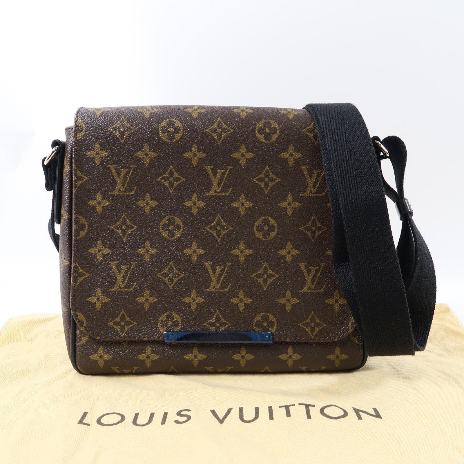 LOUIS VUITTON Monogram District PM銀扣肩背袋啡色