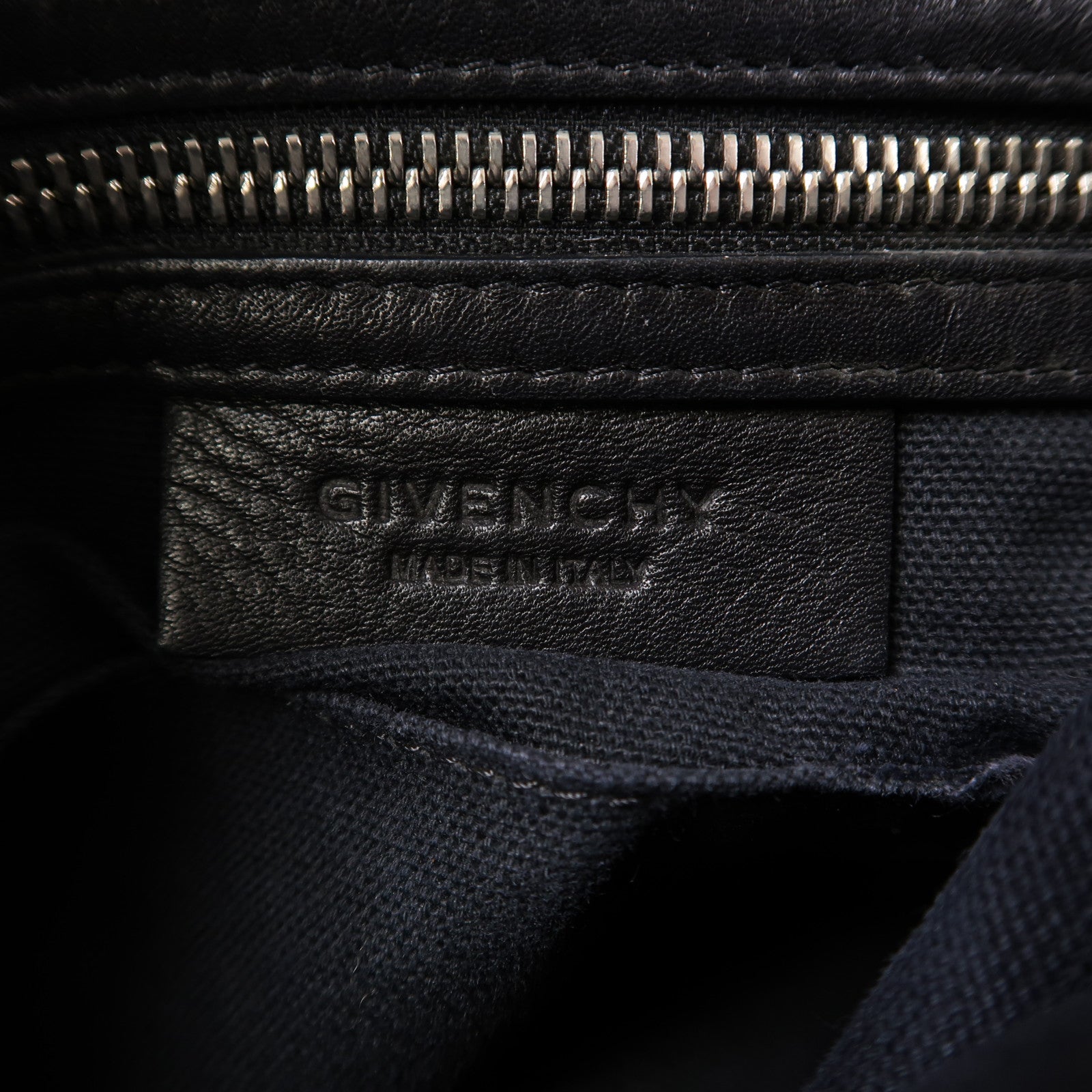 GIVENCHY 皮革Pandora銀扣手挽袋黑色