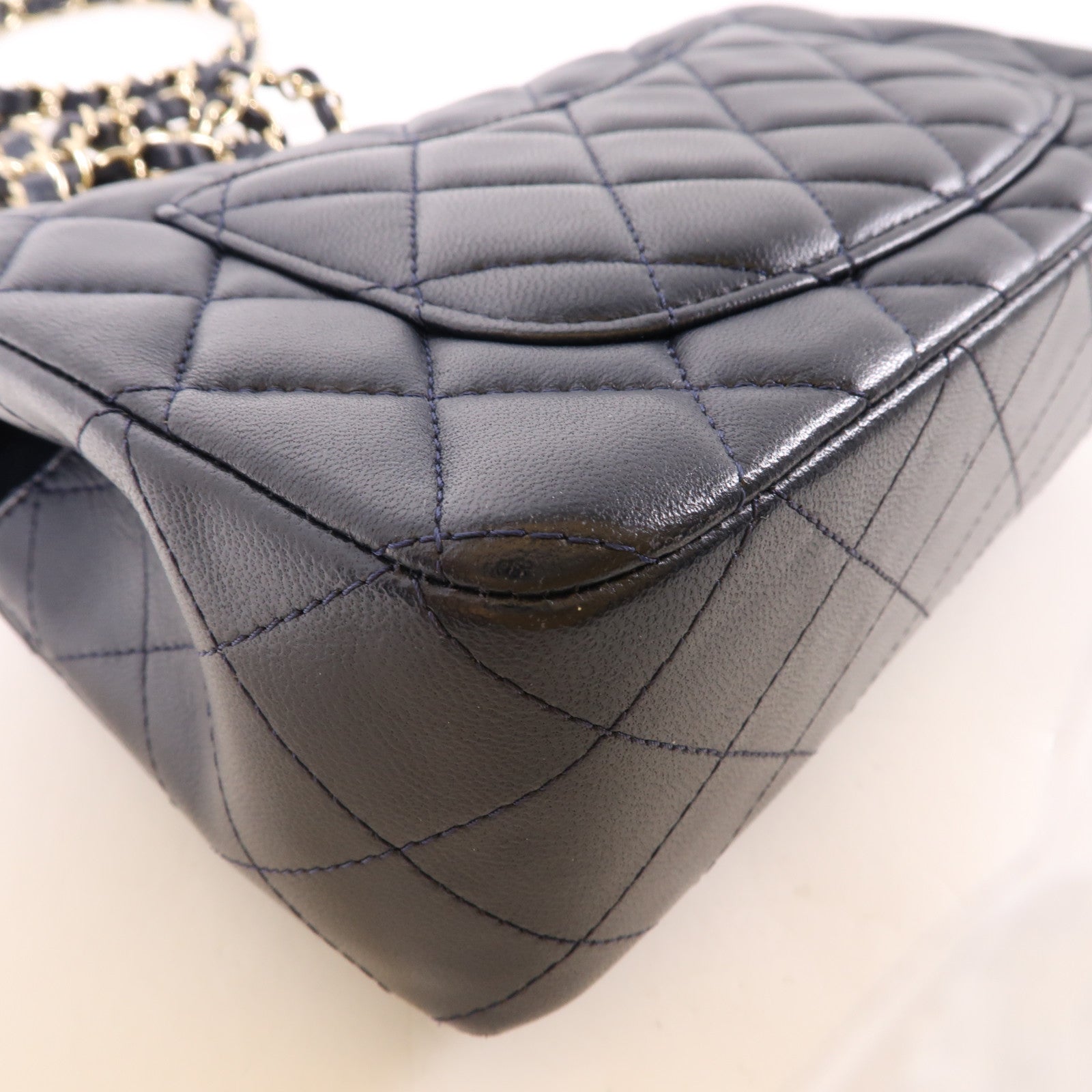 CHANEL 羊皮皮革Classic 20cm金扣鏈帶肩背袋深藍色