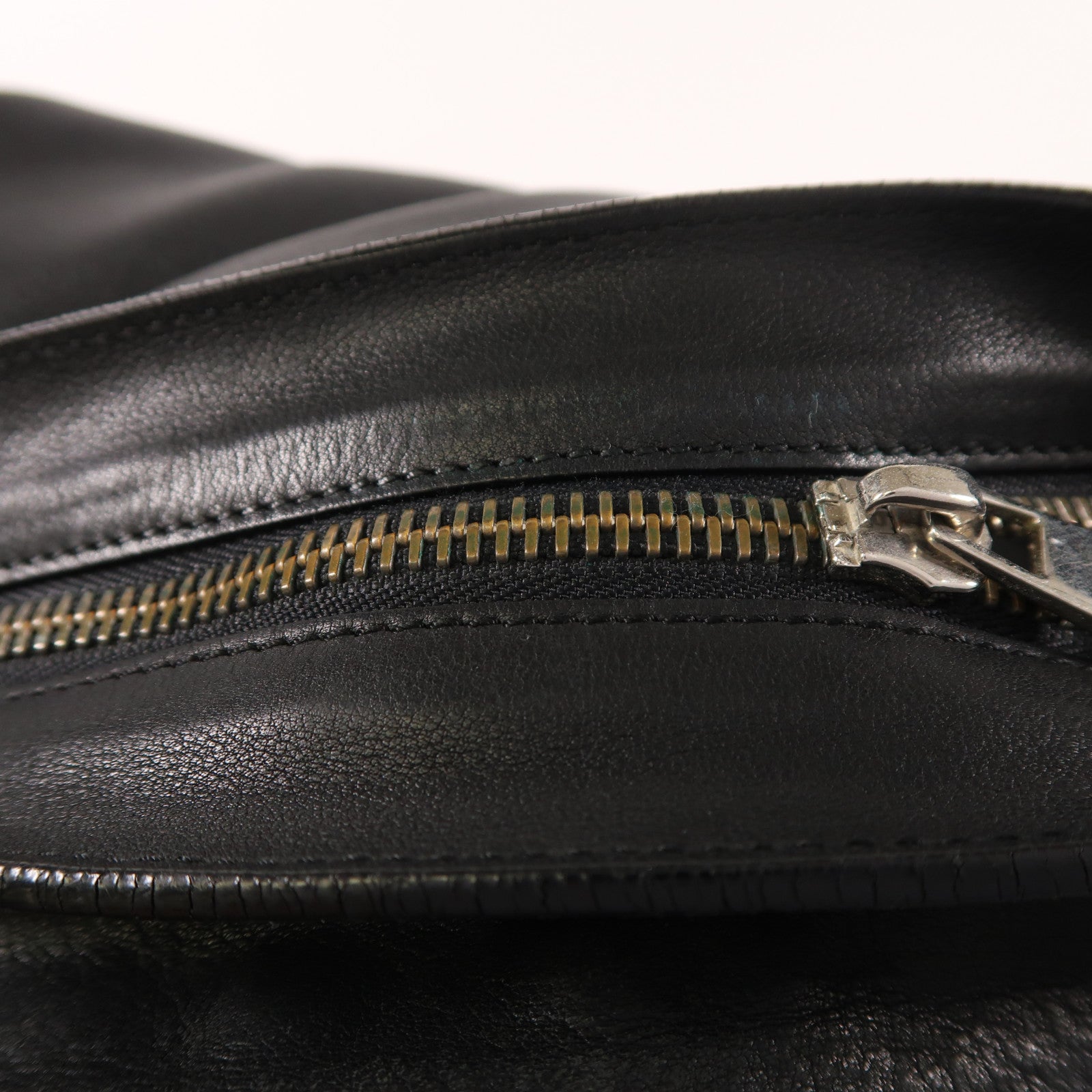 LOEWE 牛皮皮革Anton銀扣背包