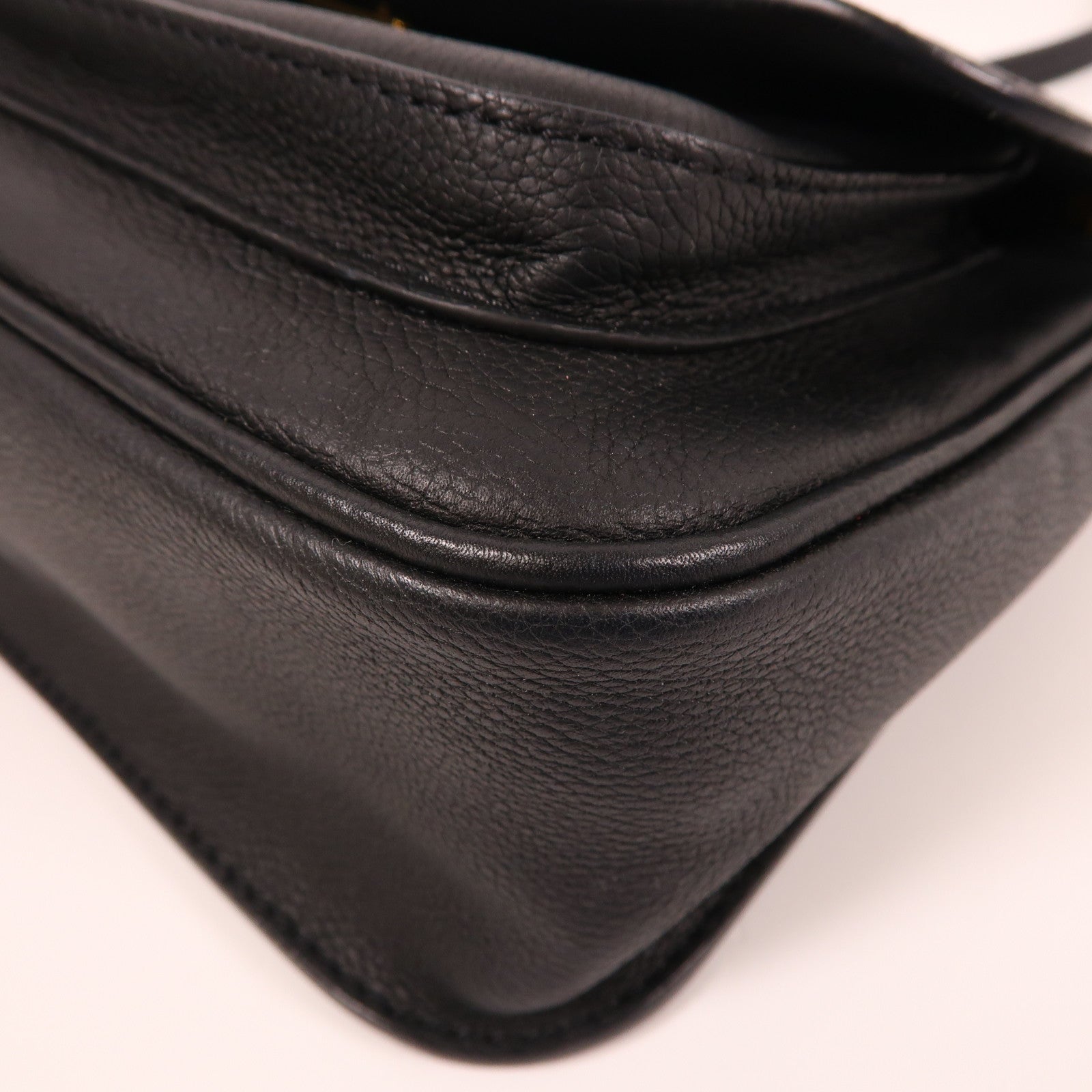 LOUIS VUITTON 牛皮皮革Lock Me金扣鏈帶肩背袋黑色