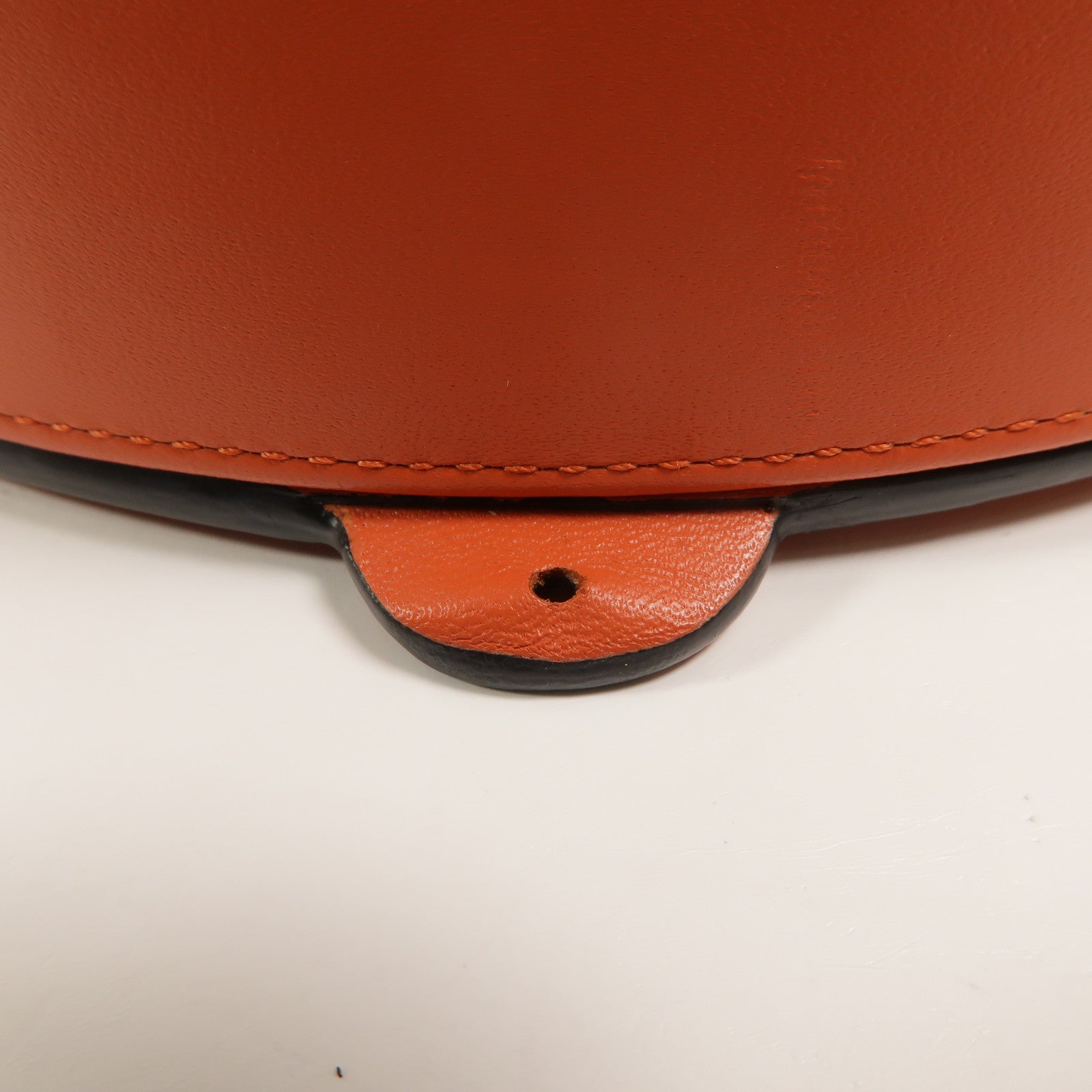 LOEWE 牛皮皮革Heel Pouch肩背袋