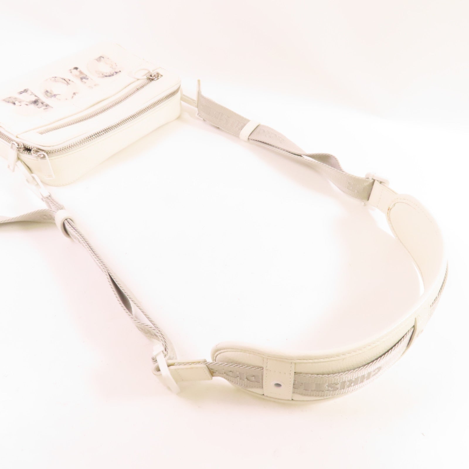 Dior 牛皮皮革Dior x Daniel Arsham Crossbody Bag銀扣肩背袋白色
