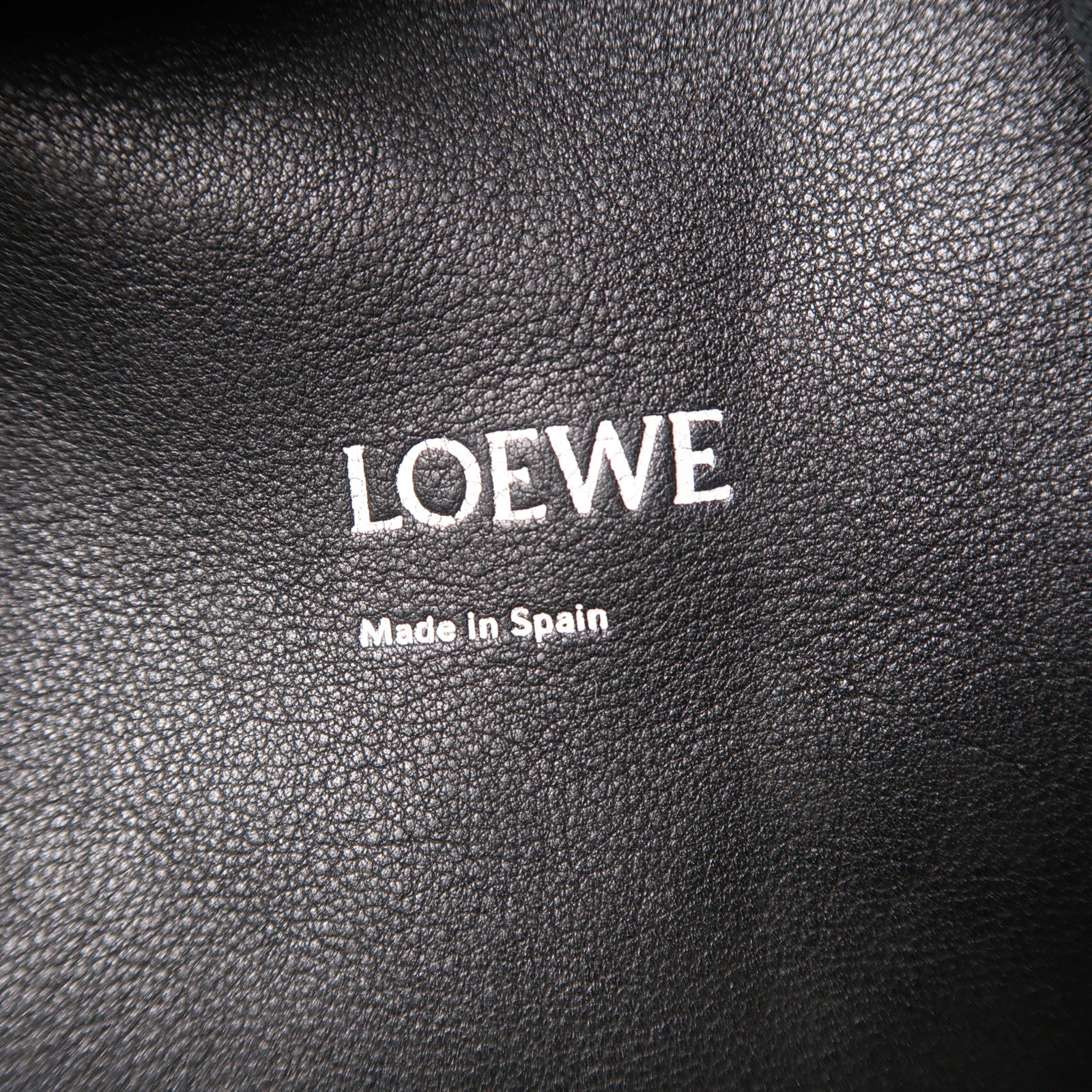 LOEWE 牛皮皮革Anton銀扣背包