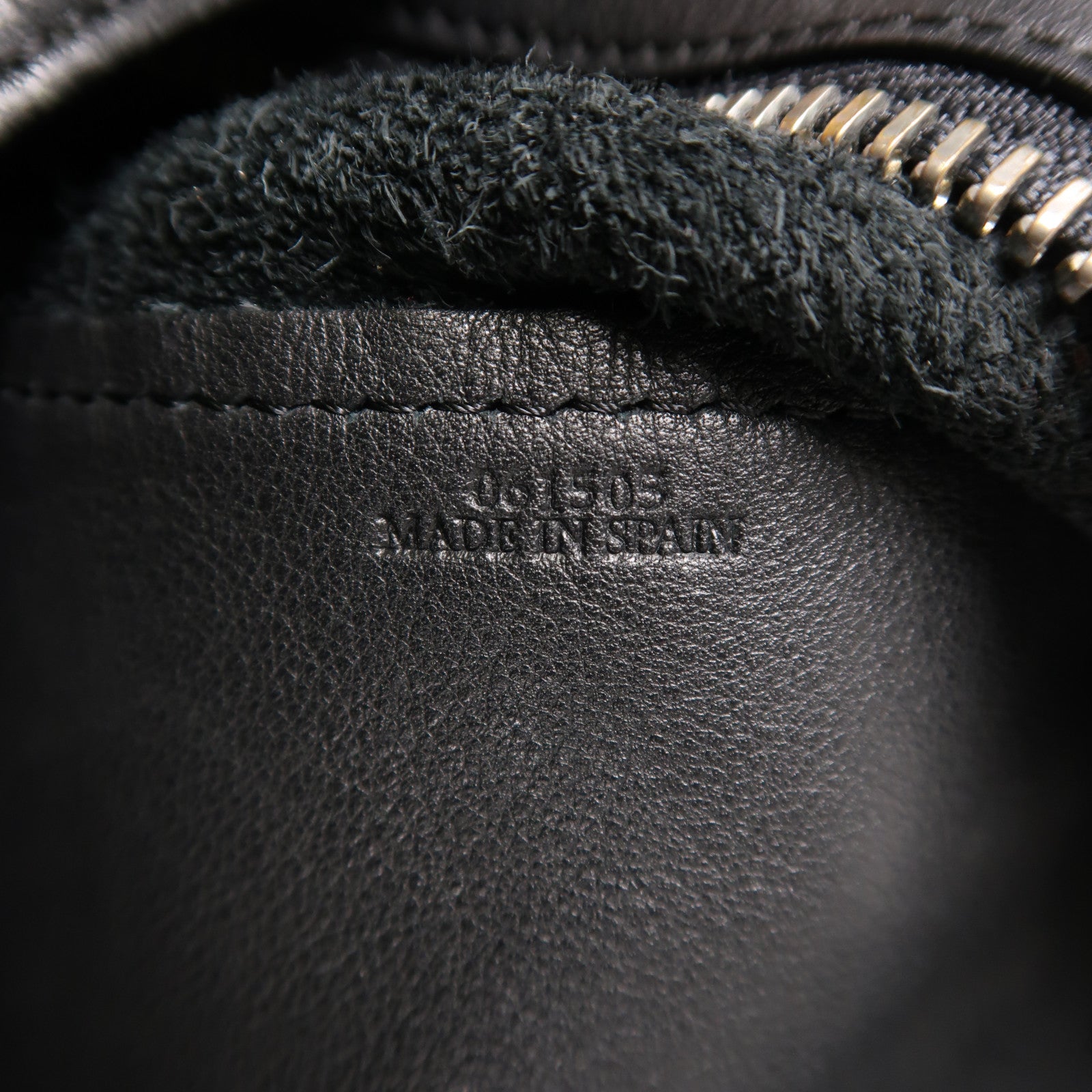 LOEWE 牛皮皮革Anton銀扣背包