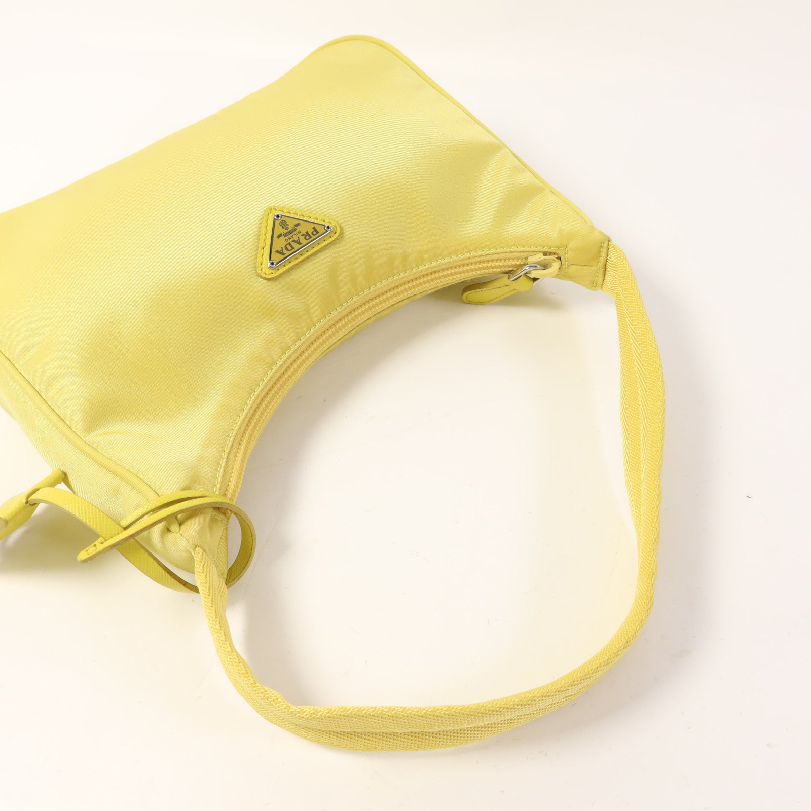 PRADA 尼龍Re-Edition 2000銀扣手挽袋