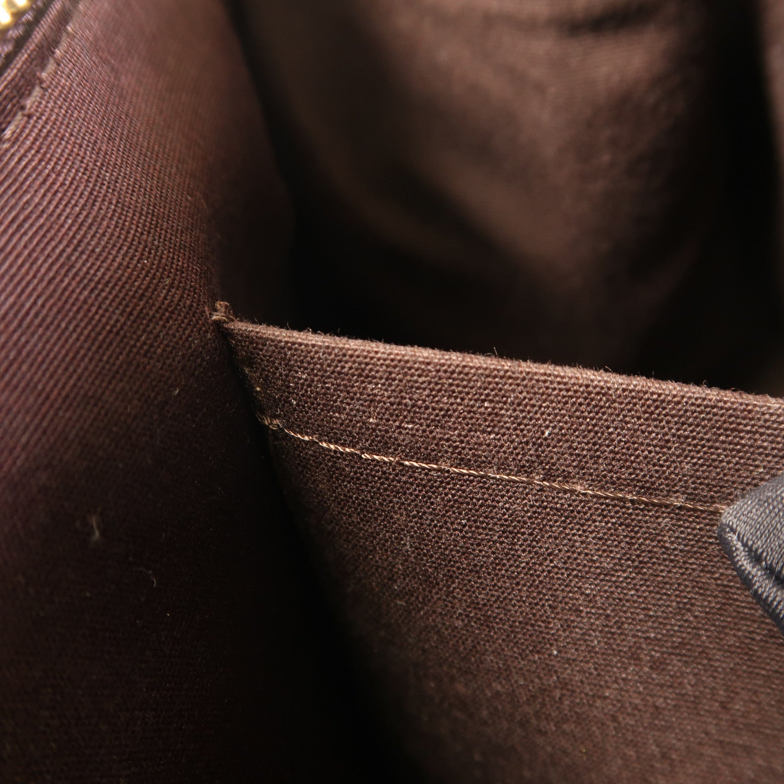 LOUIS VUITTON Vernis Rosewood Avenue金扣手挽袋