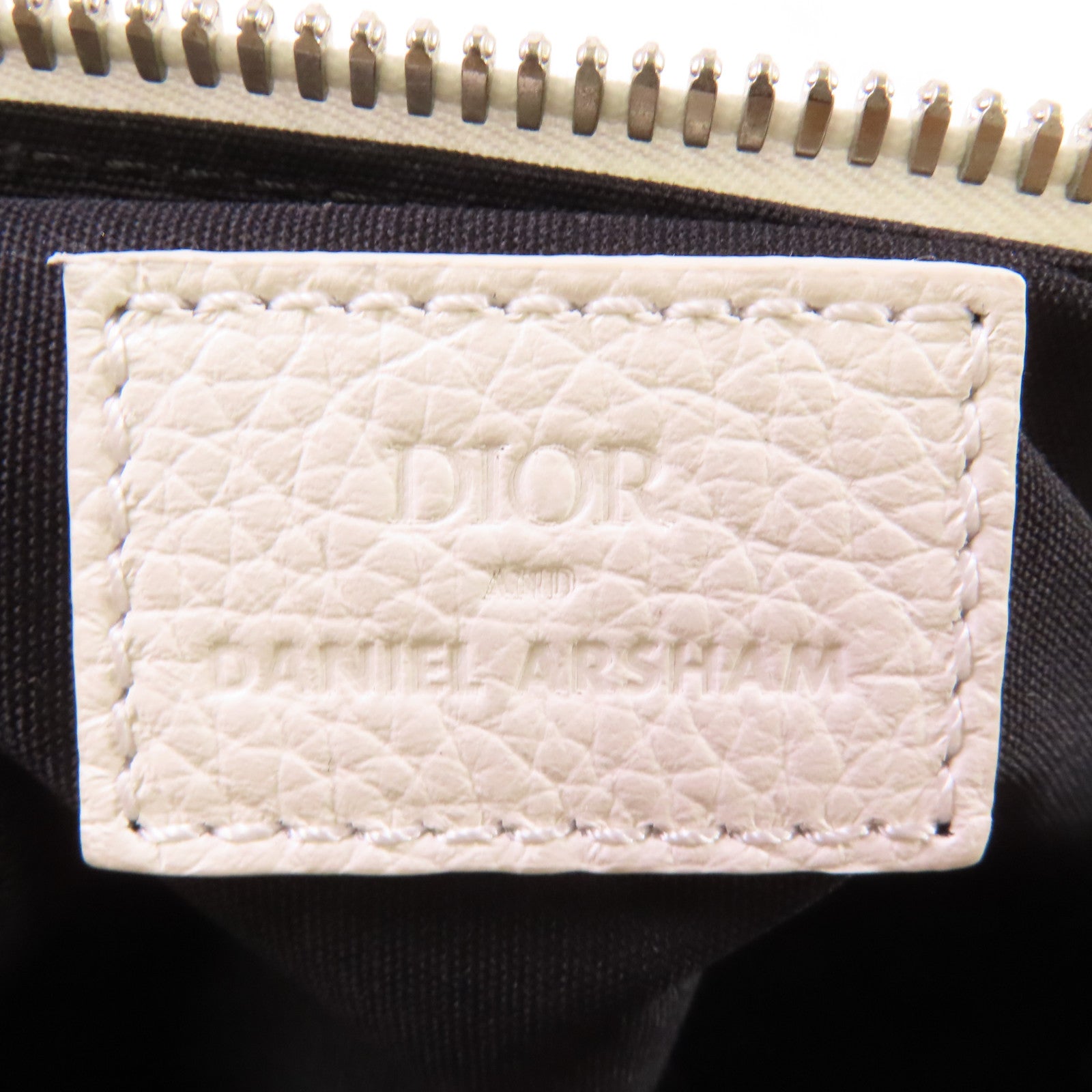Dior 牛皮皮革Dior x Daniel Arsham Crossbody Bag銀扣肩背袋白色