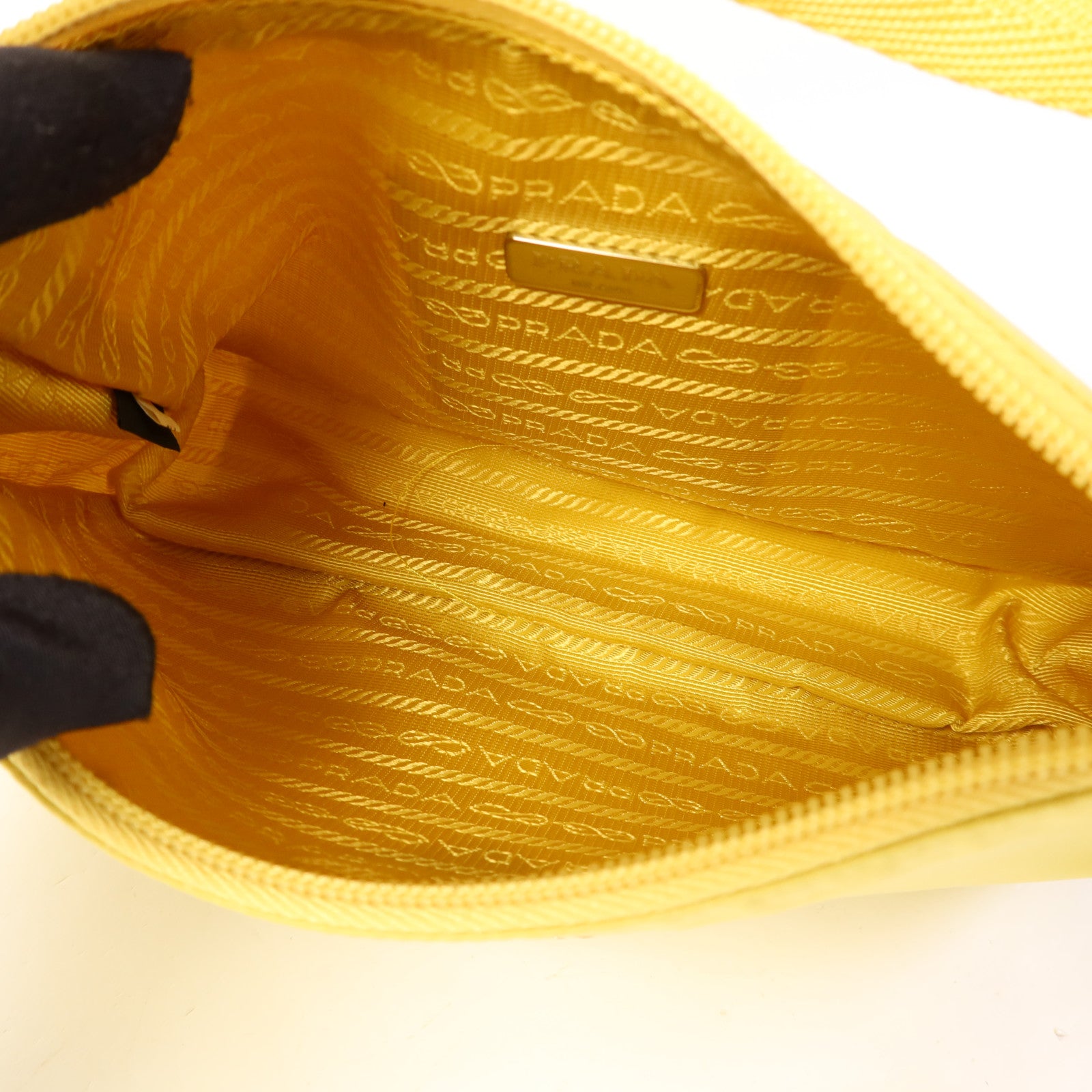 PRADA 尼龍Re-Edition 2000銀扣手挽袋