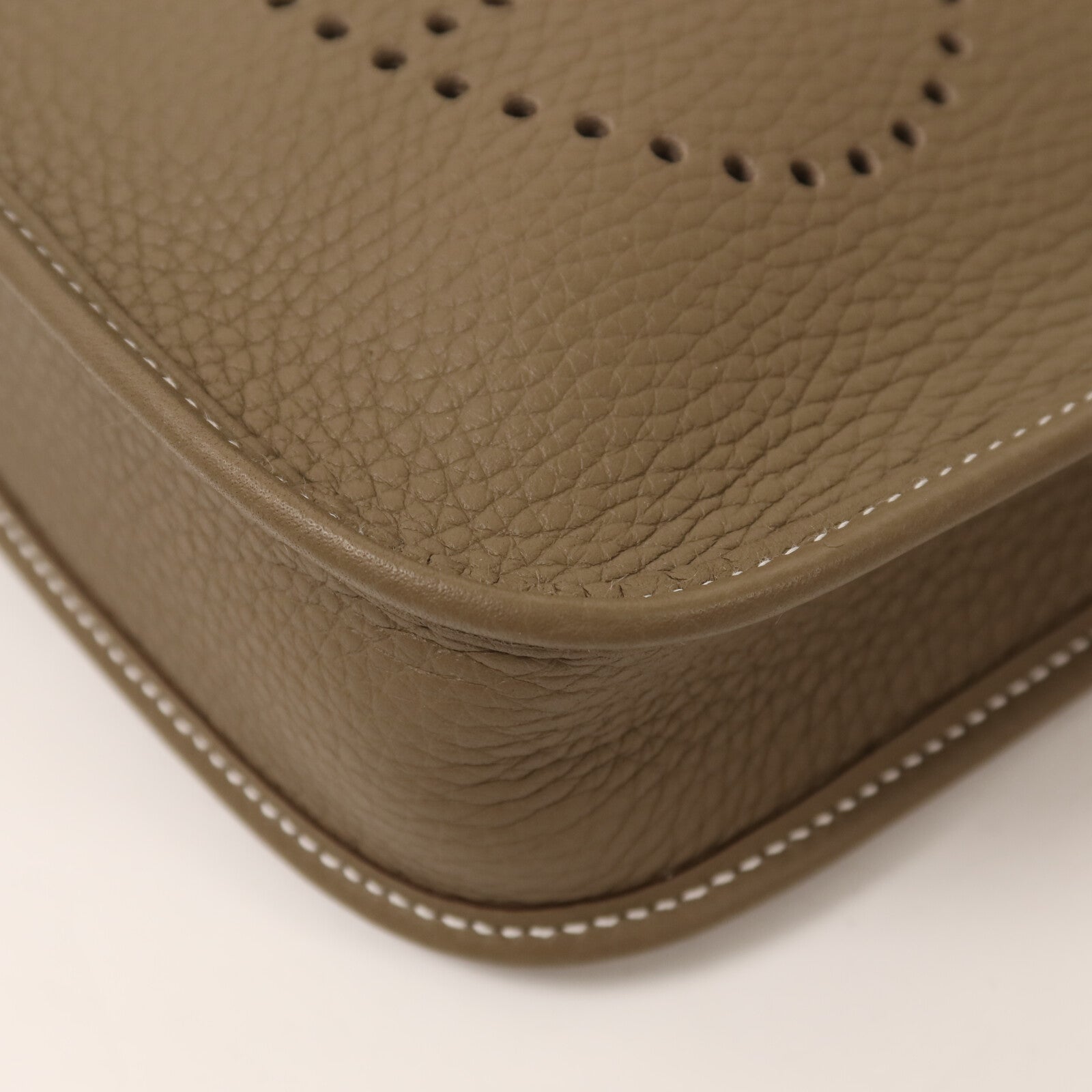 HERMES Clemence皮革Evelyne TPM銀扣肩背袋Etoupe