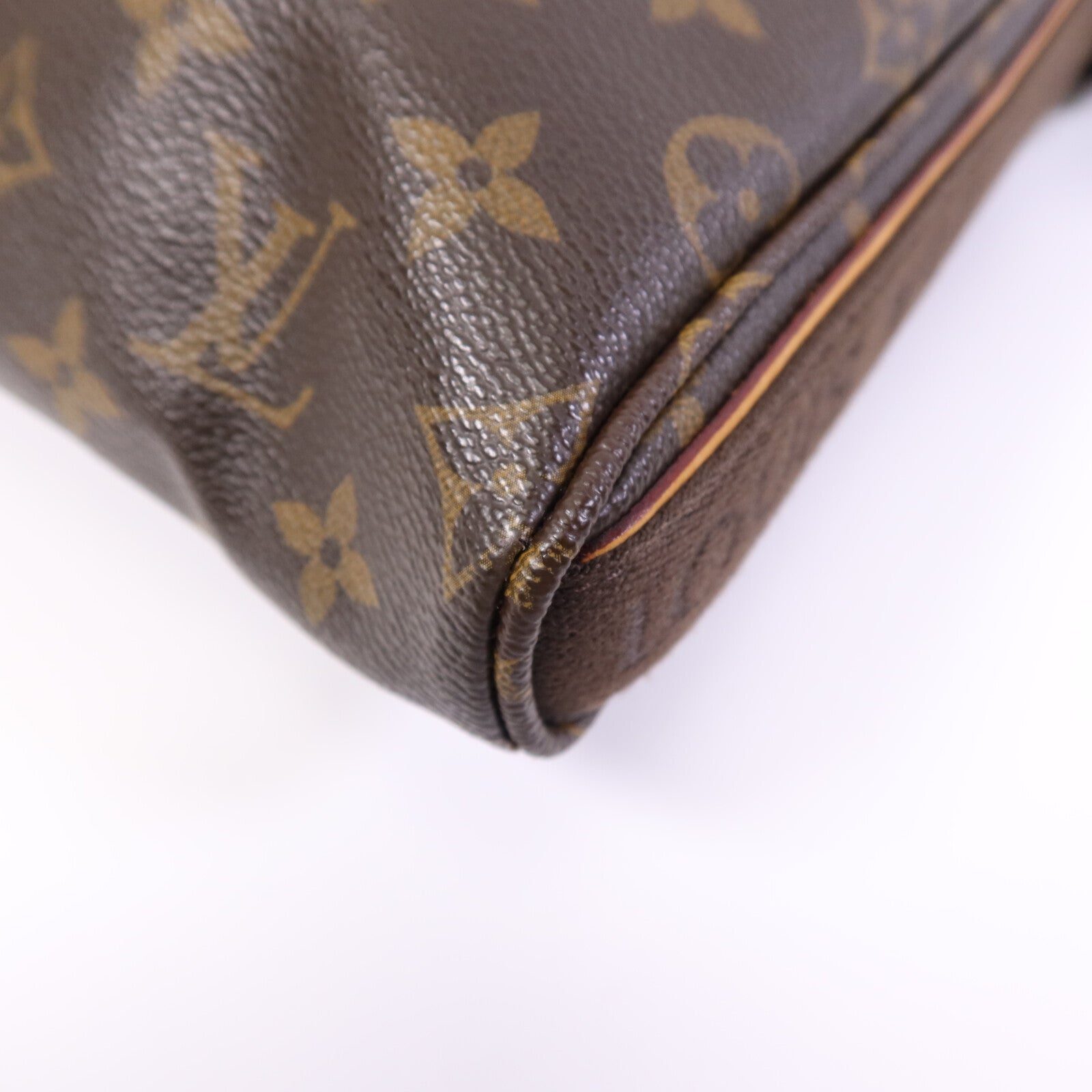 LOUIS VUITTON Monogram Trotteur Beaubourg金扣肩背袋