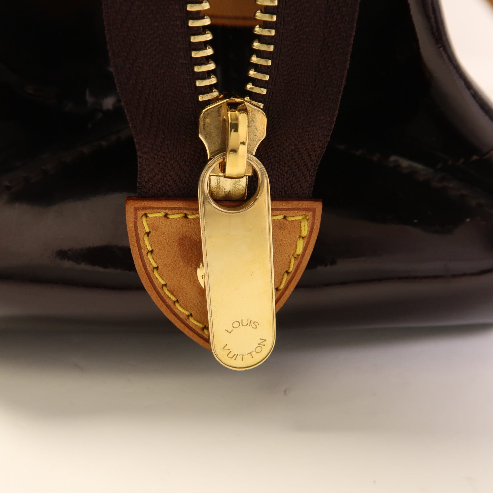 LOUIS VUITTON Vernis Rosewood Avenue金扣手挽袋