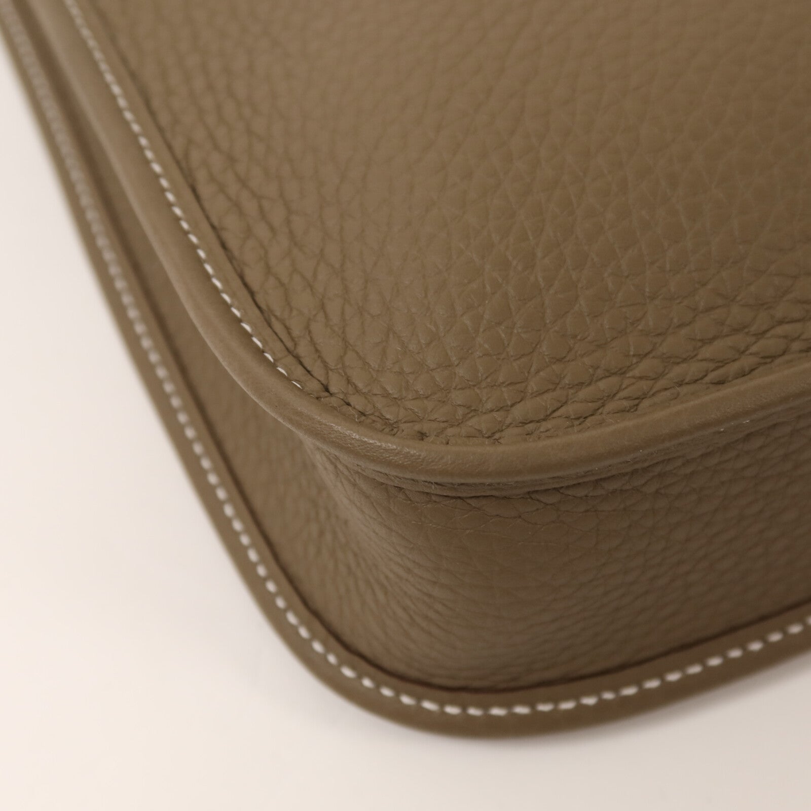 HERMES Clemence皮革Evelyne TPM銀扣肩背袋Etoupe