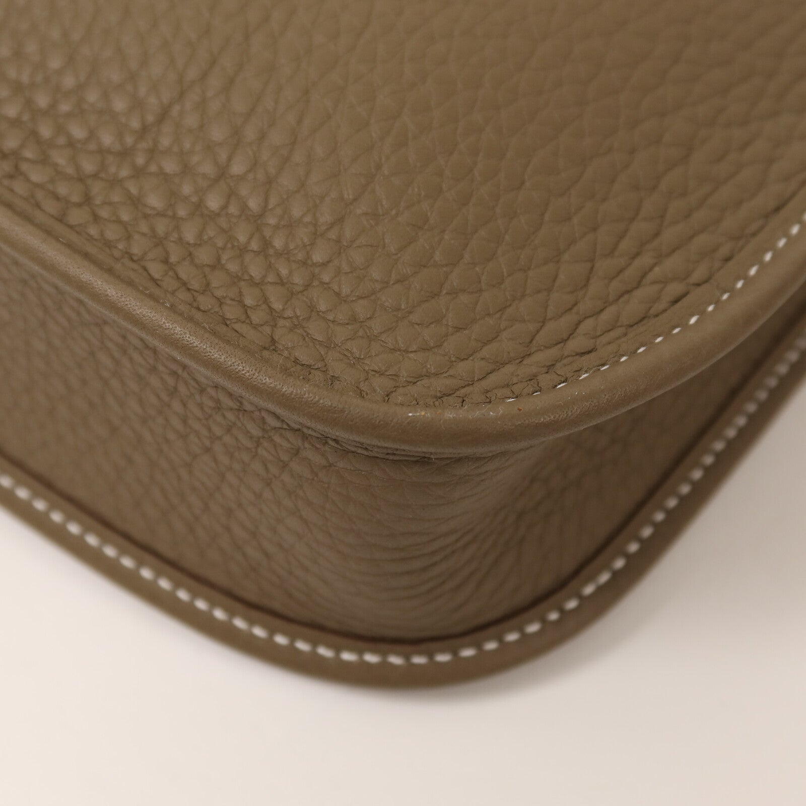 HERMES Clemence皮革Evelyne TPM銀扣肩背袋Etoupe