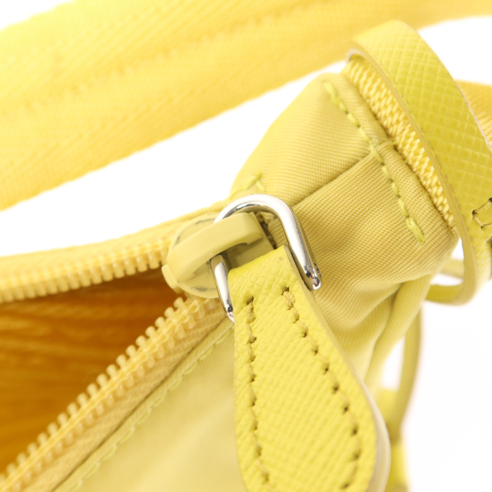 PRADA 尼龍Re-Edition 2000銀扣手挽袋