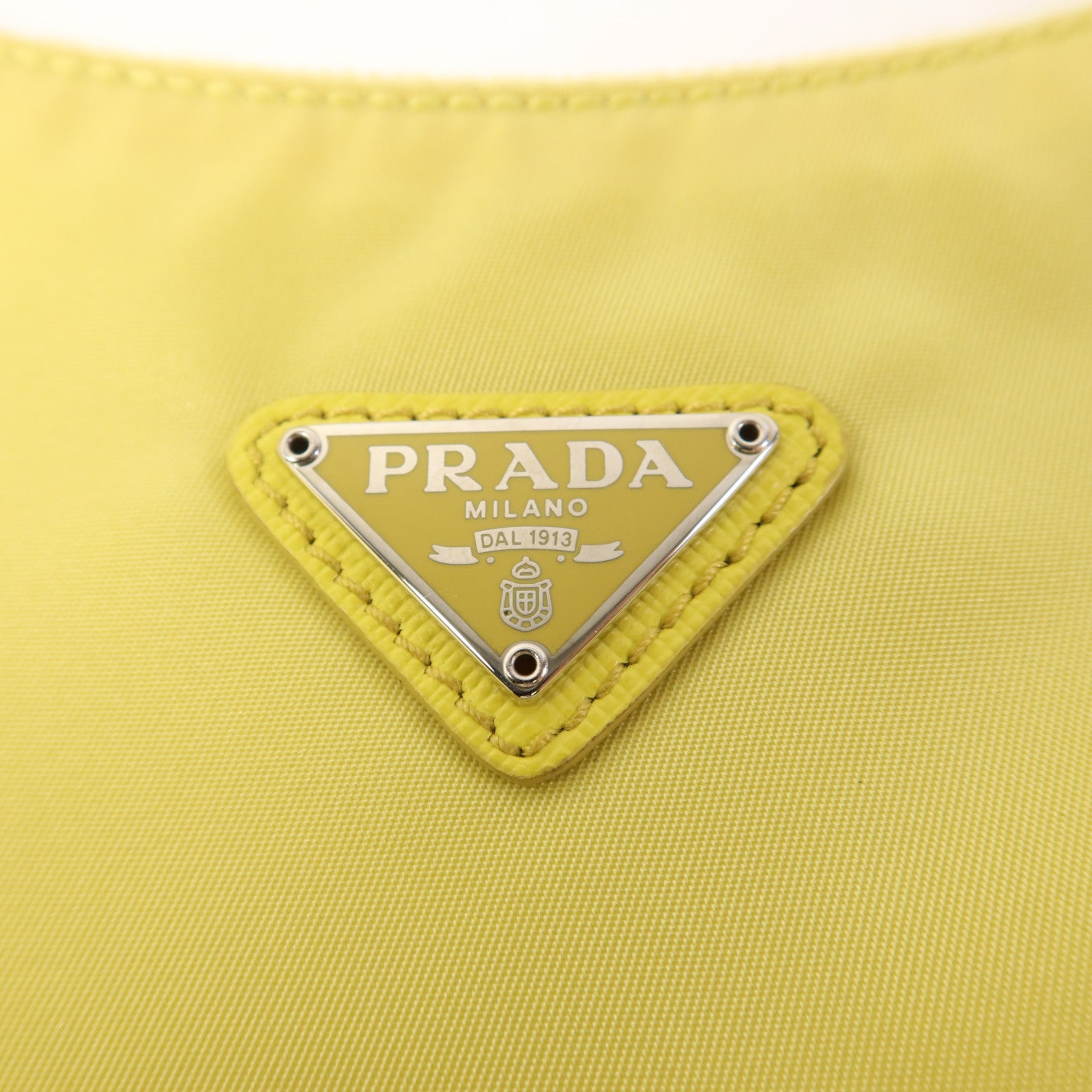 PRADA 尼龍Re-Edition 2000銀扣手挽袋