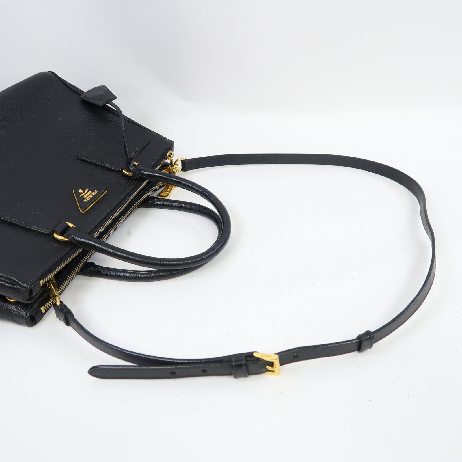 PRADA Saffiano皮革Galleria Bag金扣手挽肩背兩用袋黑色