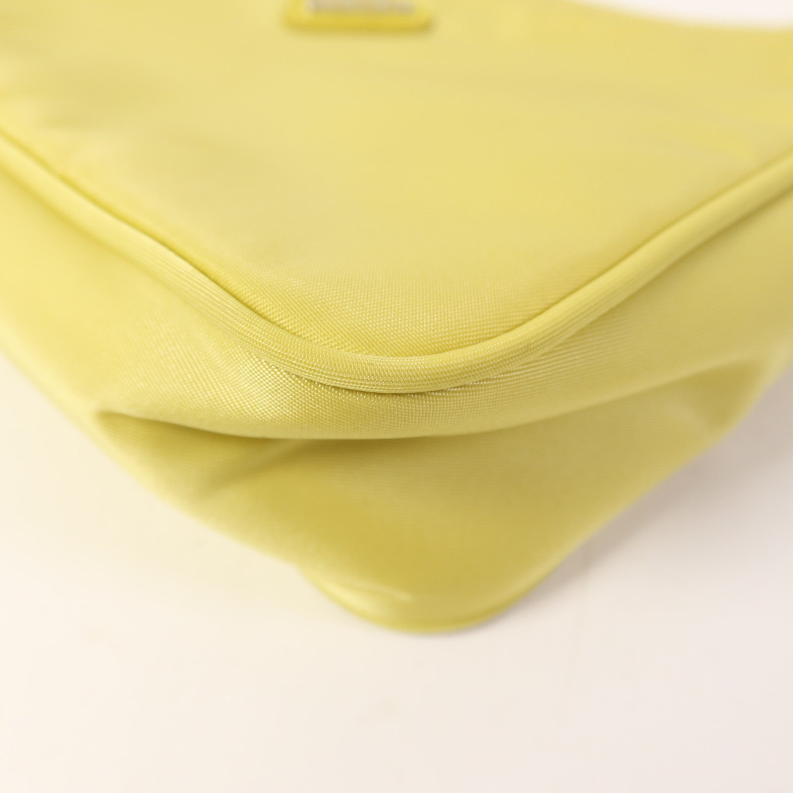 PRADA 尼龍Re-Edition 2000銀扣手挽袋