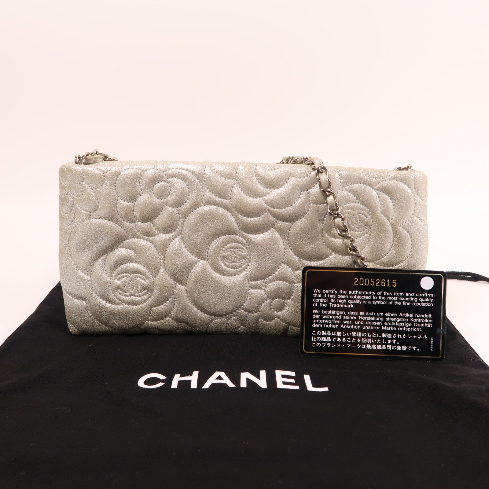 CHANEL 皮革Pouch銀扣手挽袋銀色