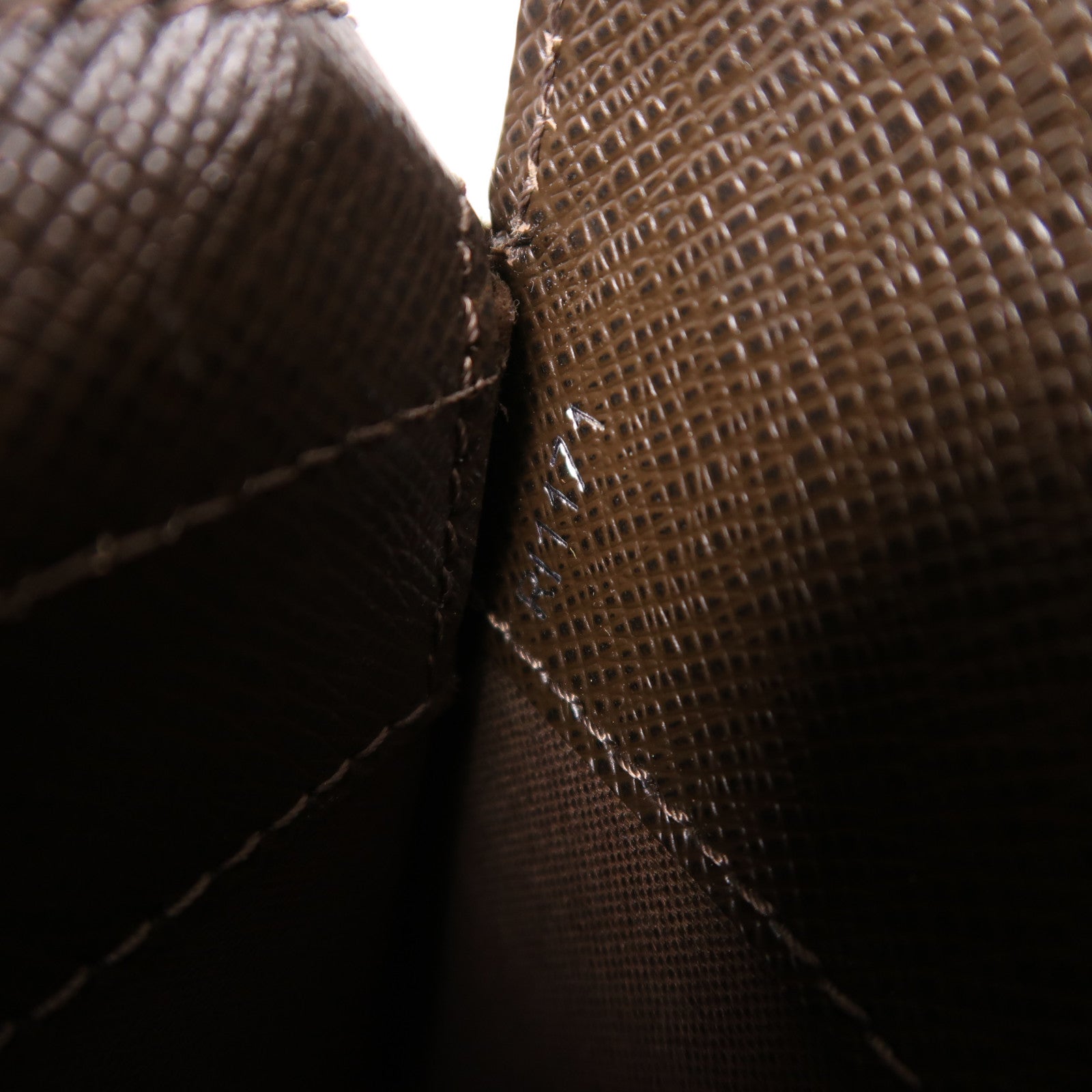 LOUIS VUITTON Taiga皮革Brief Case銀扣公事包