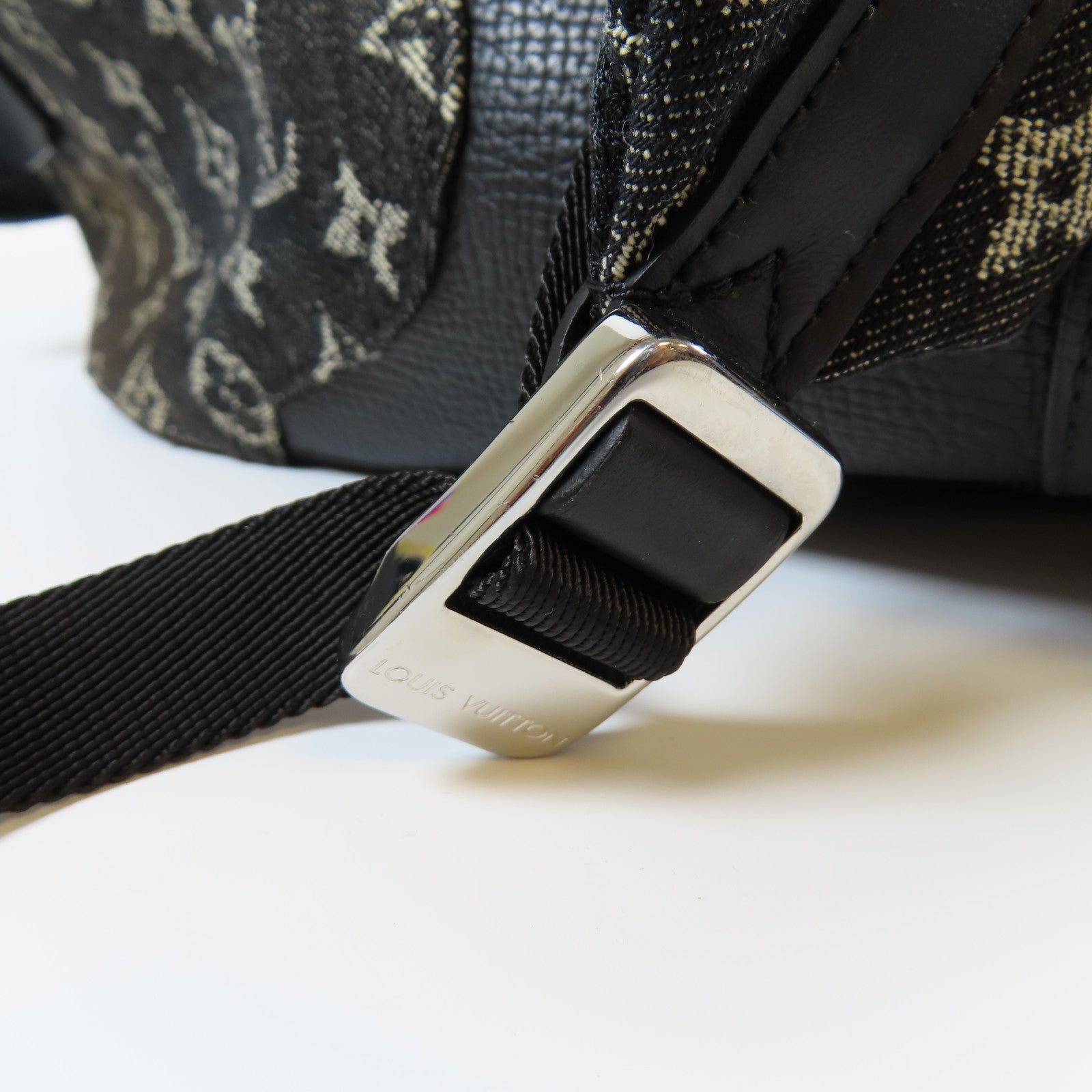 LOUIS VUITTON 牛仔布/牛皮皮革Multipocket Backpack銀扣背包黑色/灰色