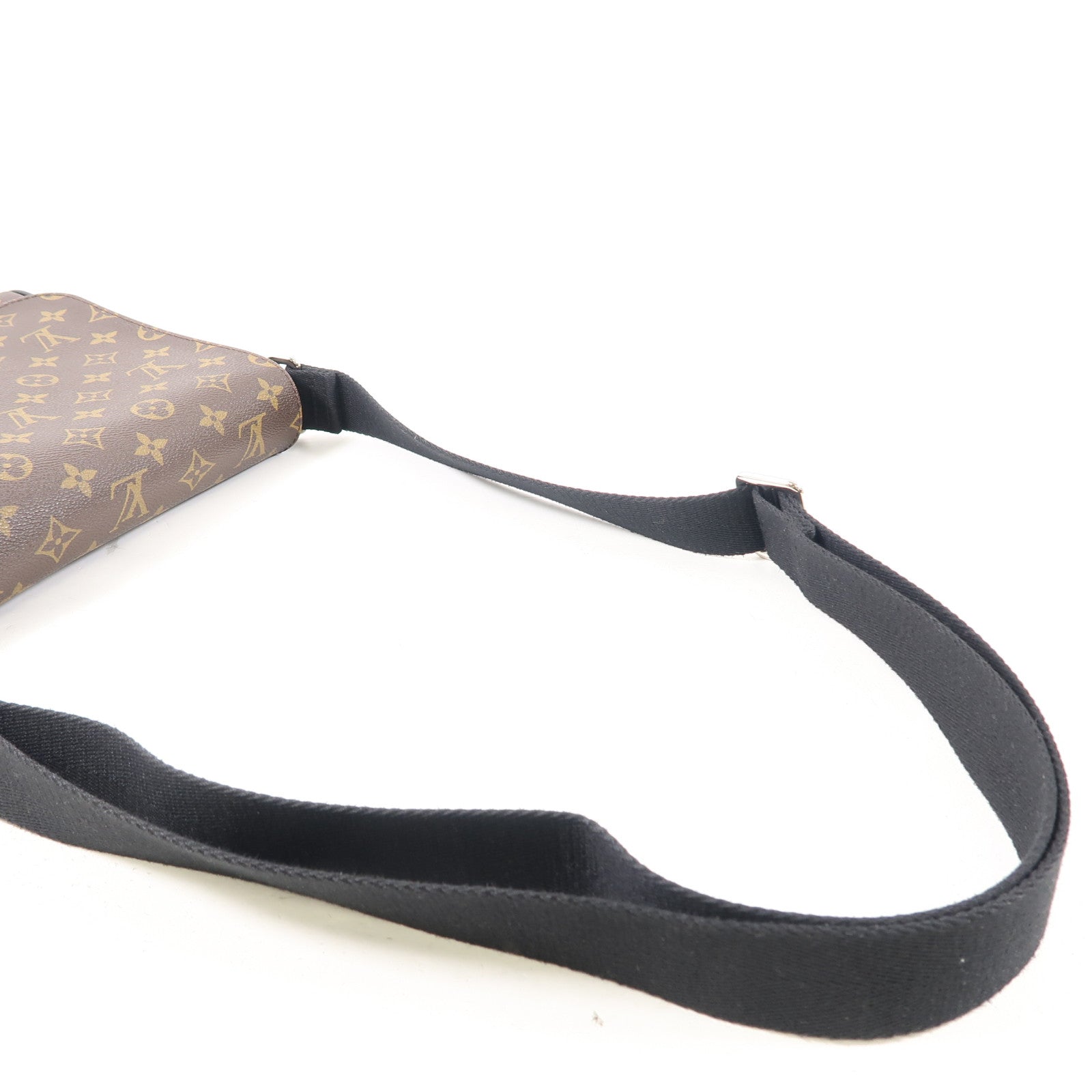 LOUIS VUITTON Monogram District PM銀扣肩背袋啡色