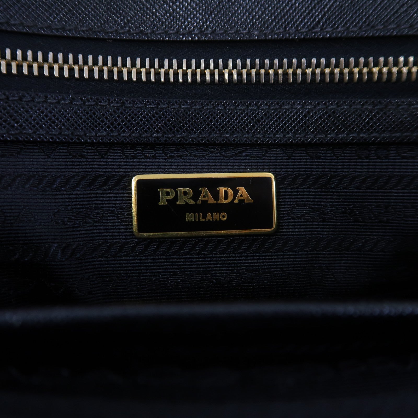 PRADA Saffiano皮革Galleria Bag金扣手挽肩背兩用袋黑色