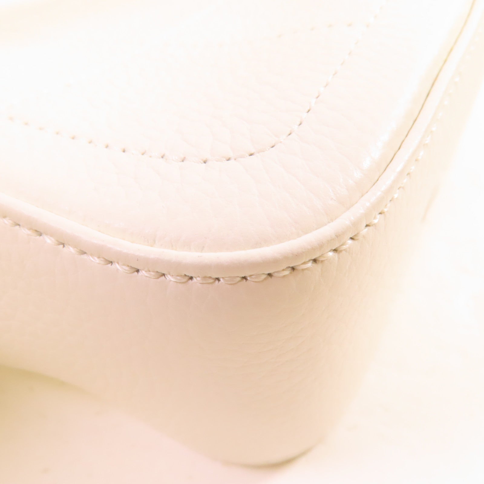 Dior 牛皮皮革Dior x Daniel Arsham Crossbody Bag銀扣肩背袋白色