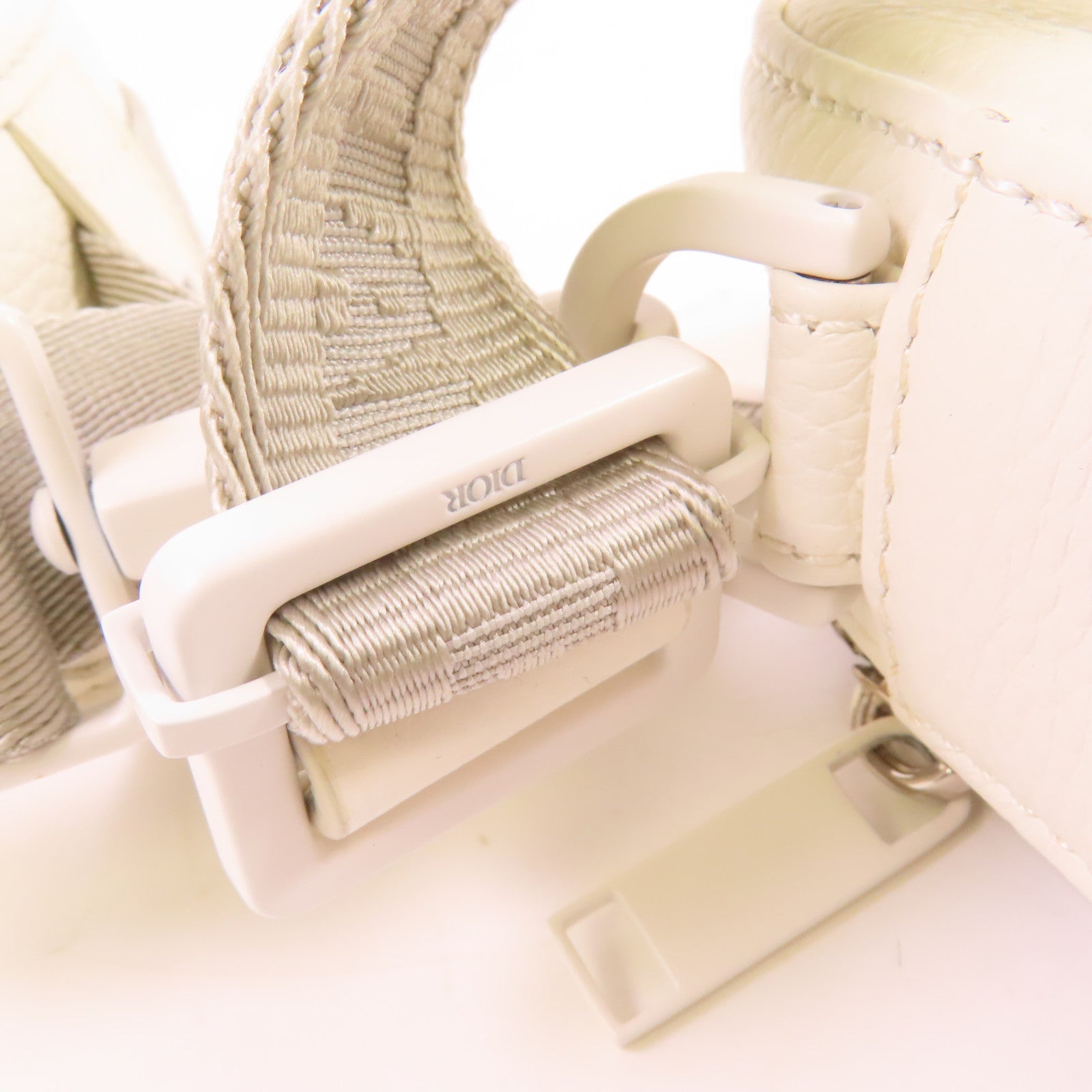 Dior 牛皮皮革Dior x Daniel Arsham Crossbody Bag銀扣肩背袋白色