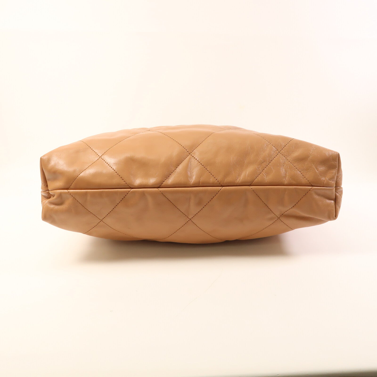 CHANEL 牛皮皮革Chanel 22 Medium金扣鏈帶肩背袋