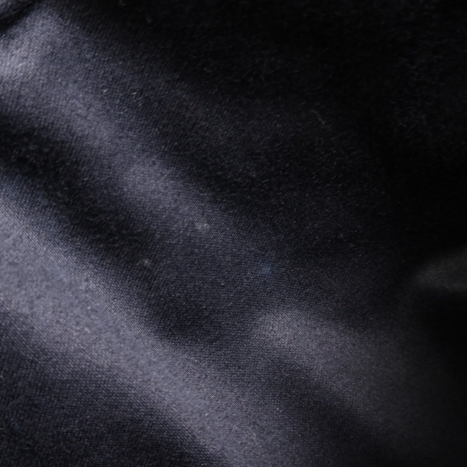 Miu Miu 牛皮皮革Pouch金扣手拿包