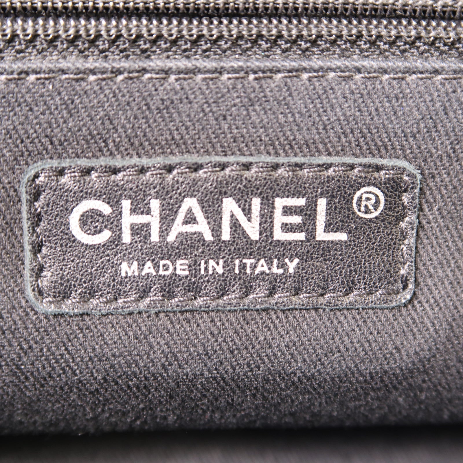 CHANEL 牛皮皮革Chain Shoulder銀扣肩背袋