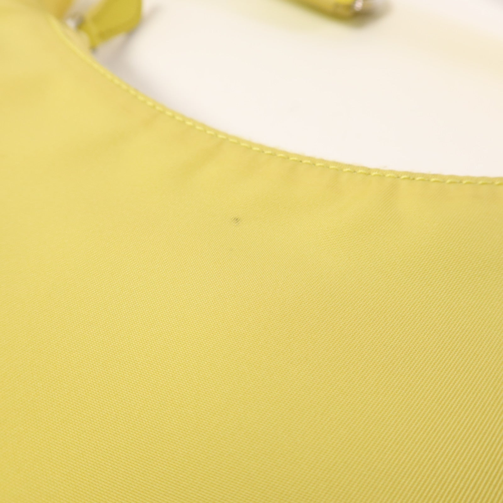 PRADA 尼龍Re-Edition 2000銀扣手挽袋