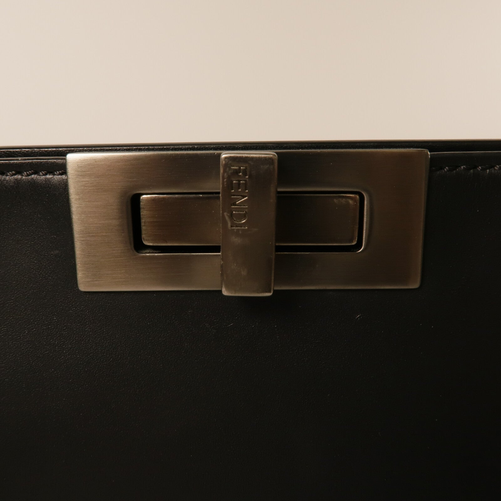 FENDI 牛皮皮革Peekaboo ISeeU Medium手挽袋