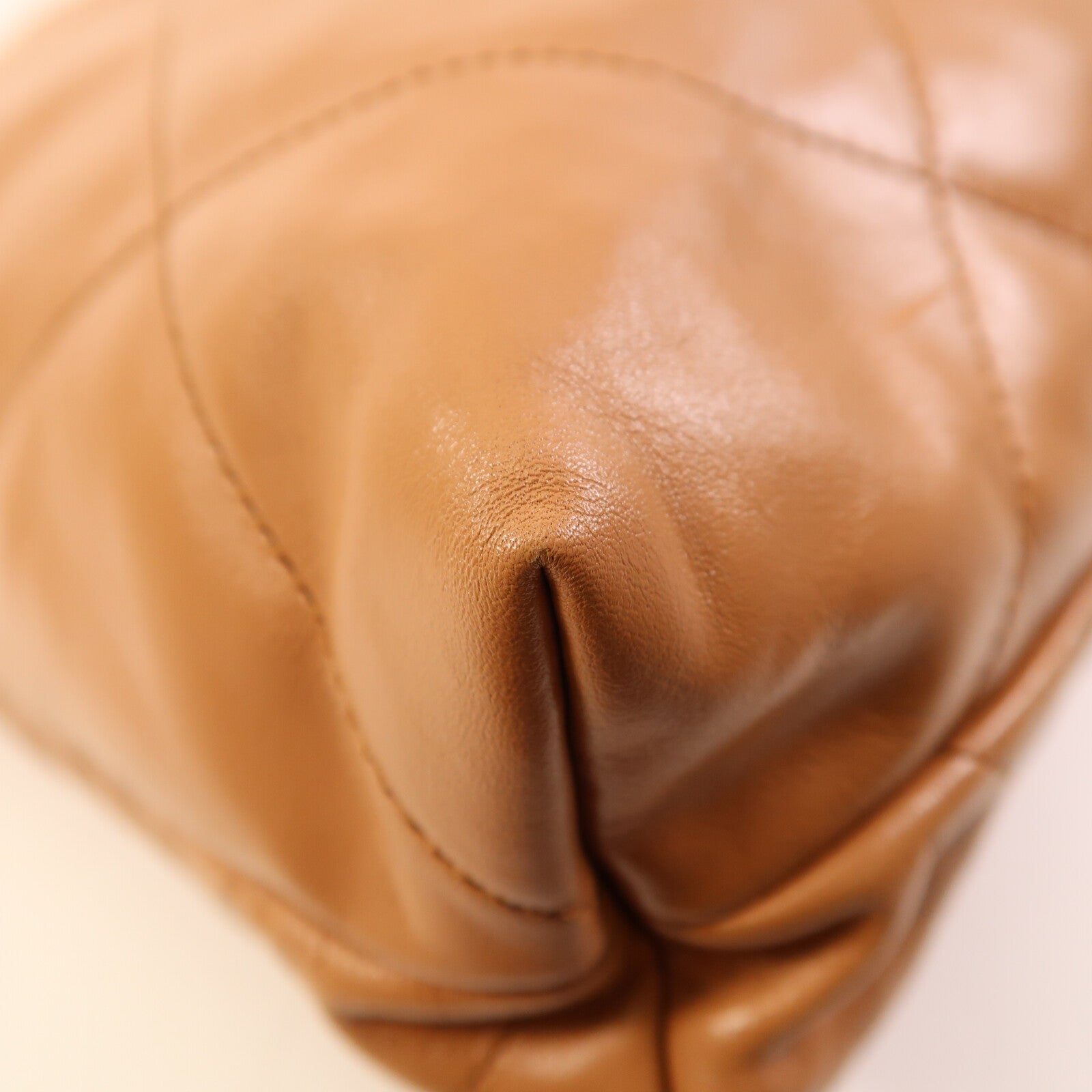 CHANEL 牛皮皮革Chanel 22 Medium金扣鏈帶肩背袋