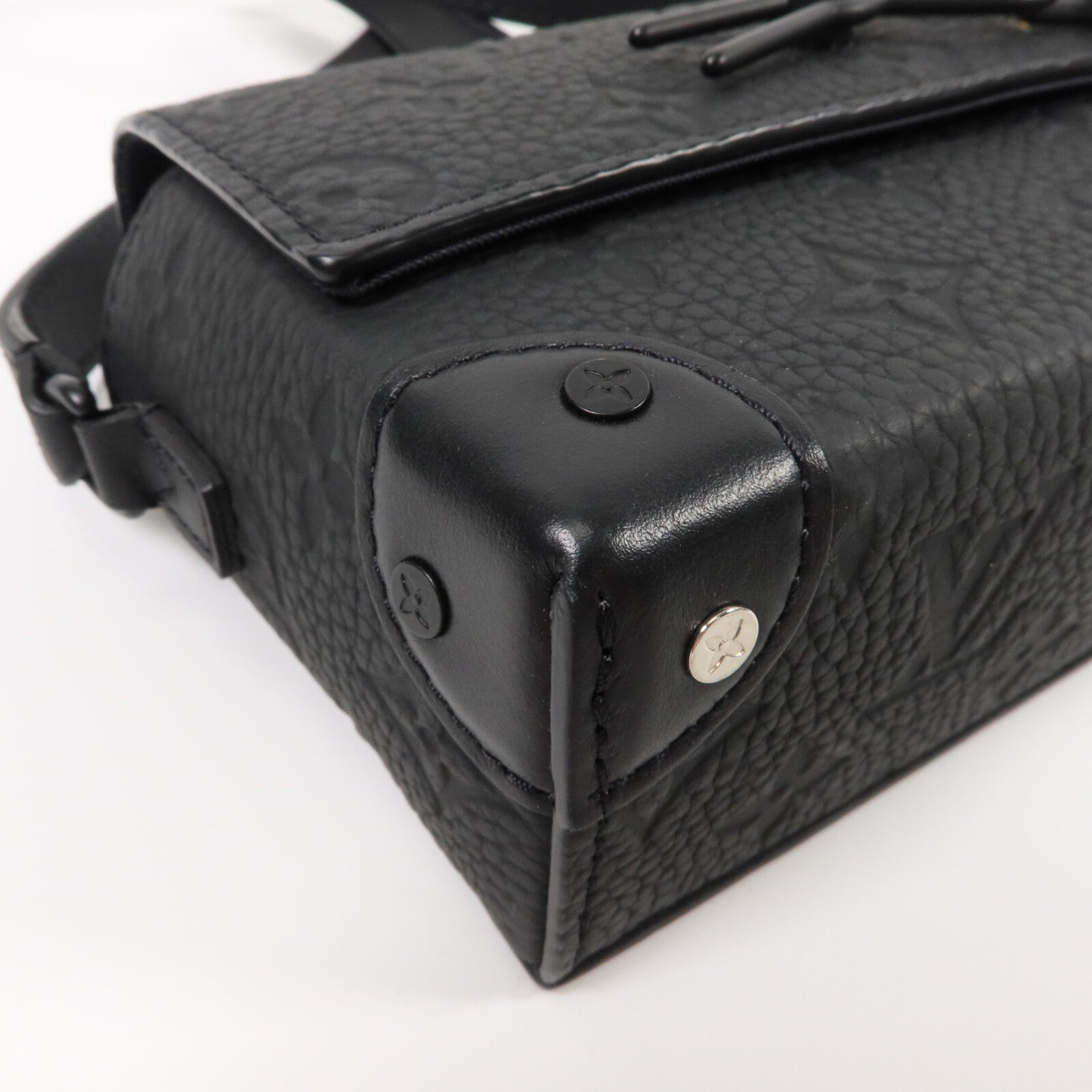 LOUIS VUITTON Monogram Taurillon Steamer Wearable Wallet扣肩背袋