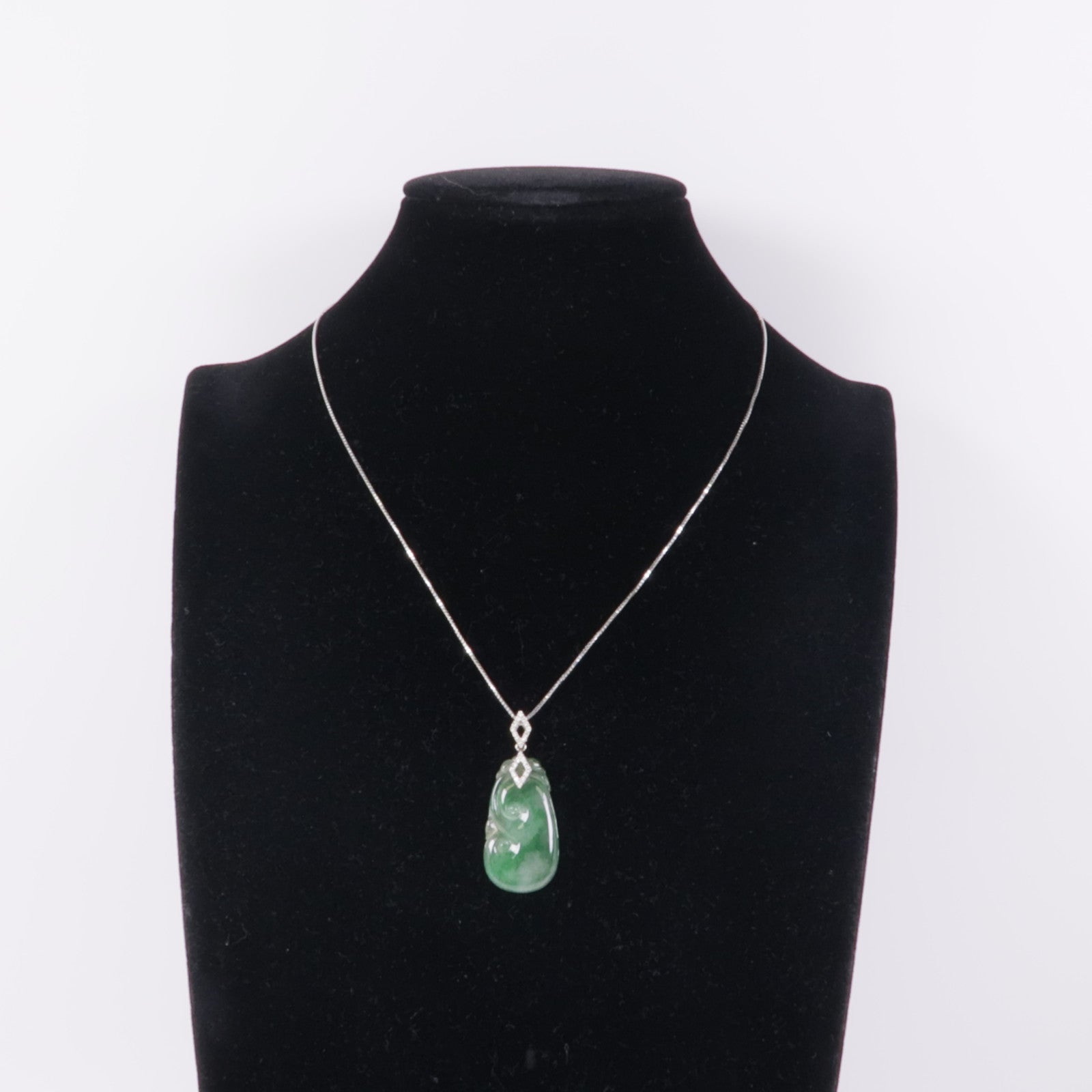 JEWELRY Jade Diamond Necklace 18K White Gold