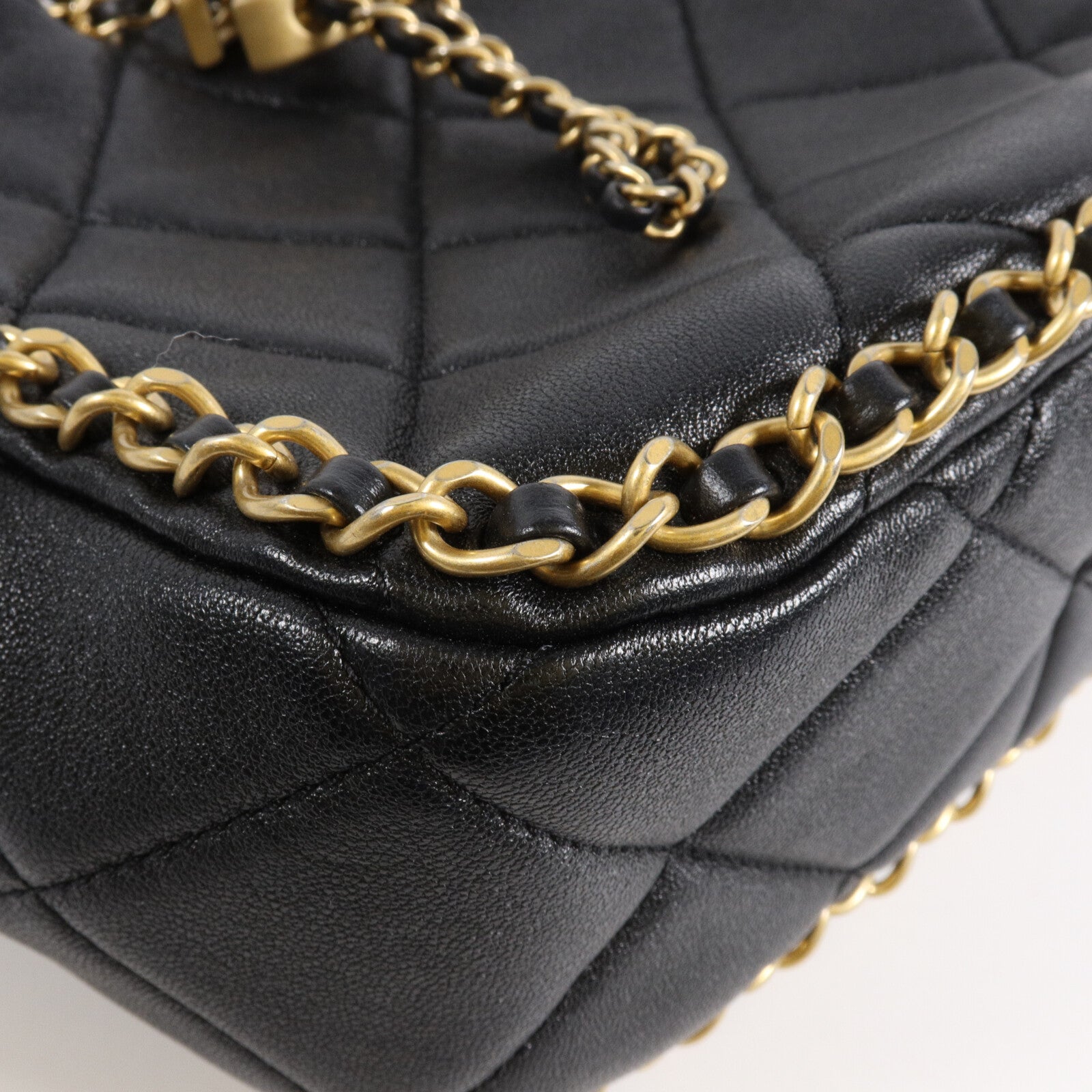 CHANEL 羊皮皮革Small Bucket Bag鏈帶肩背袋