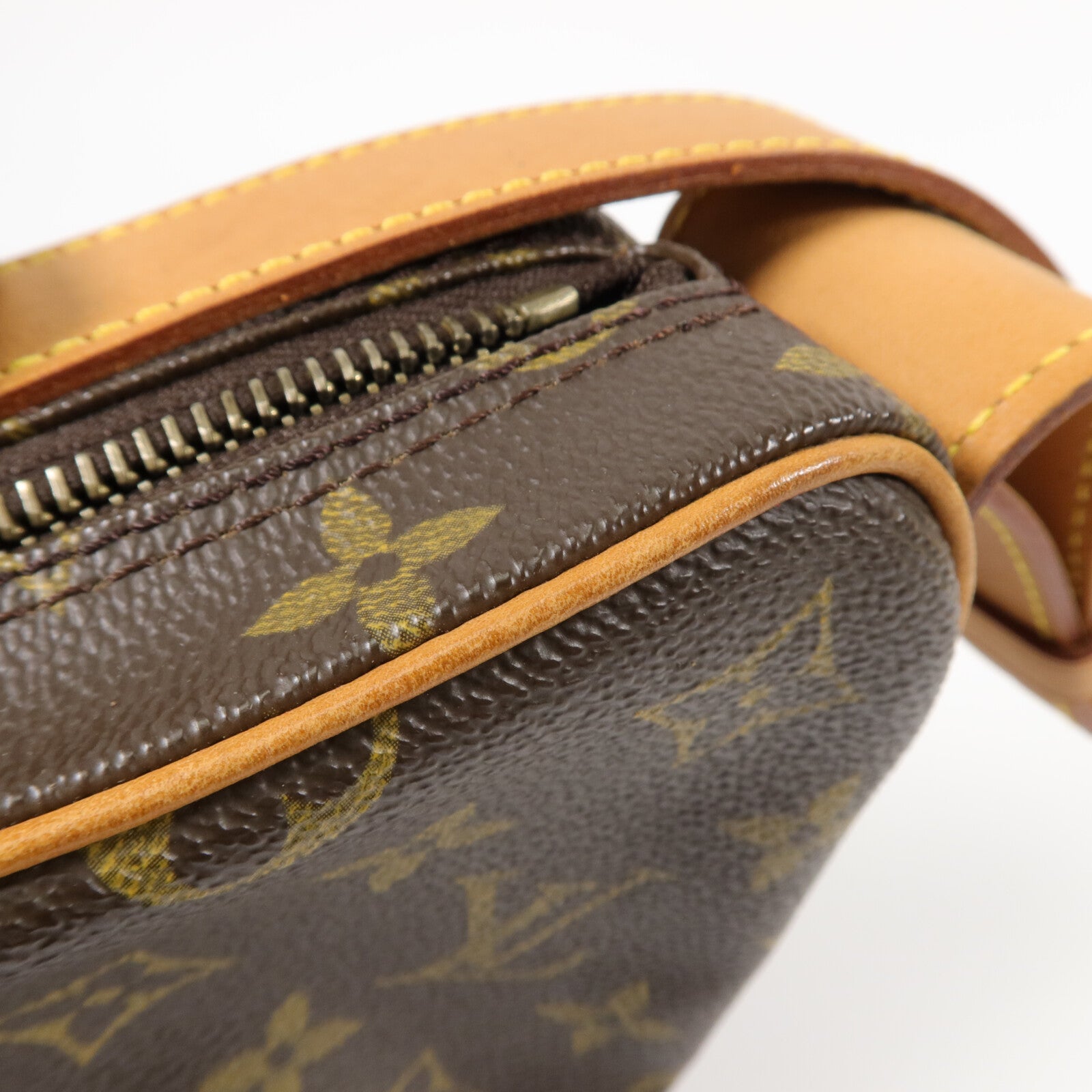 LOUIS VUITTON Monogram Croissant MM肩背袋