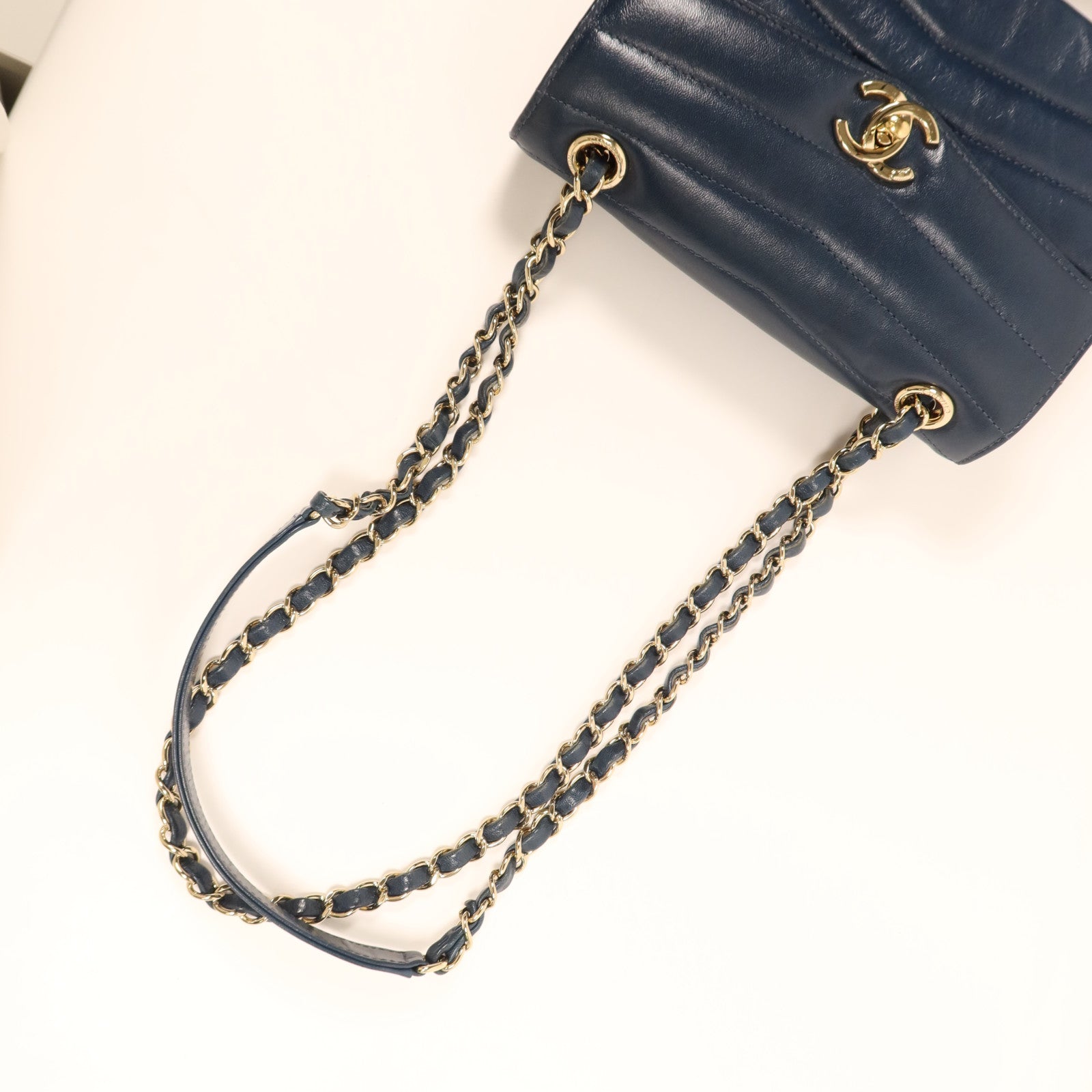 CHANEL 羊皮皮革Shoulder Bag金扣鏈帶肩背袋